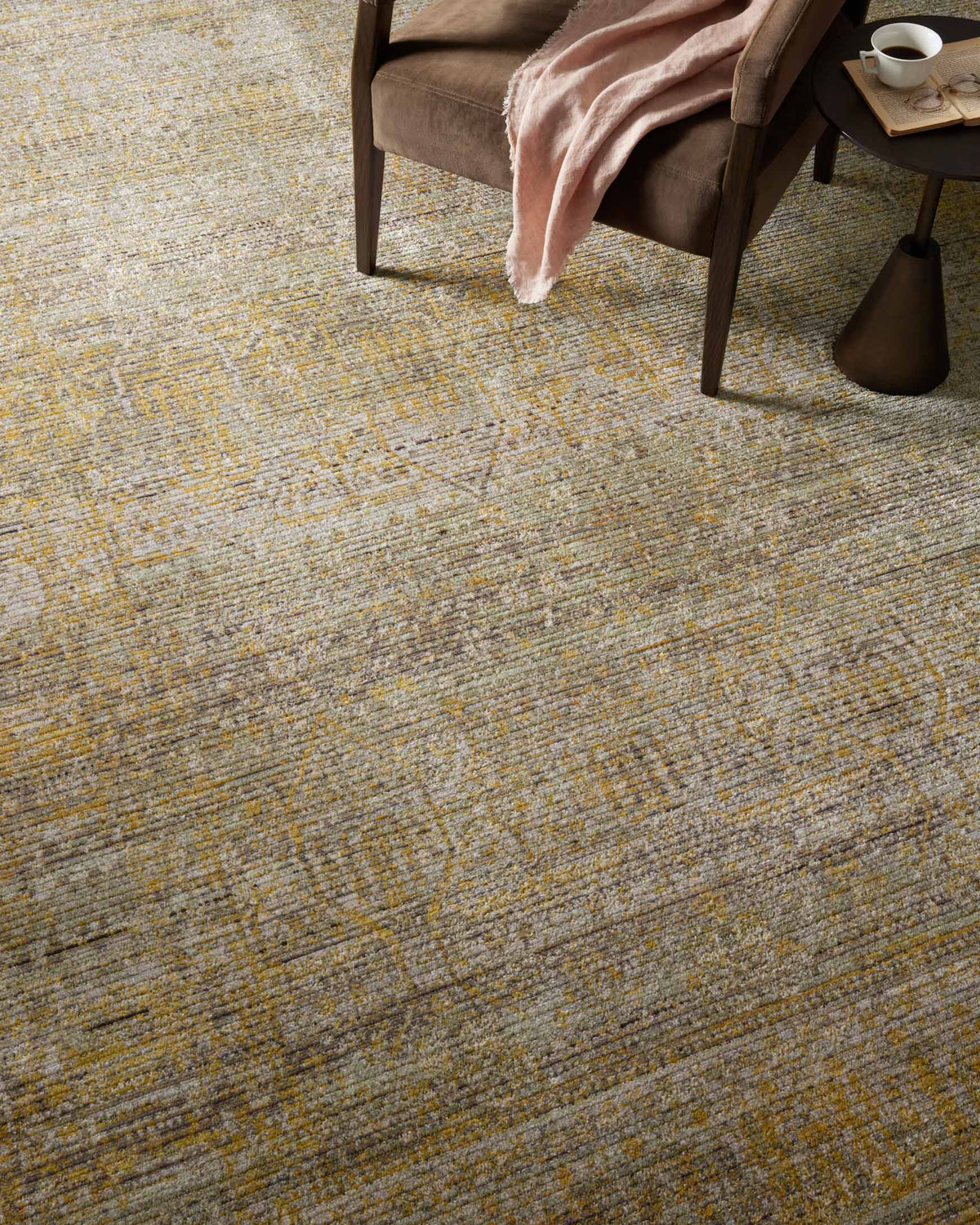 Bradbury Dove/Gold Rug – detail
