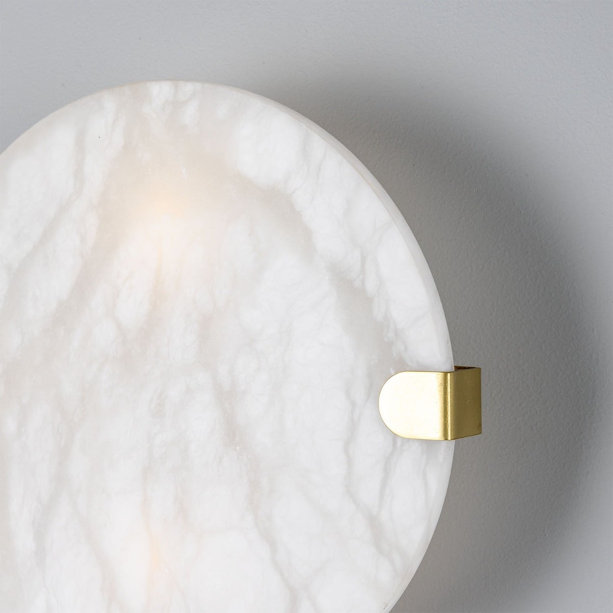Dundee Circular Alabaster Wall Sconce – Detail