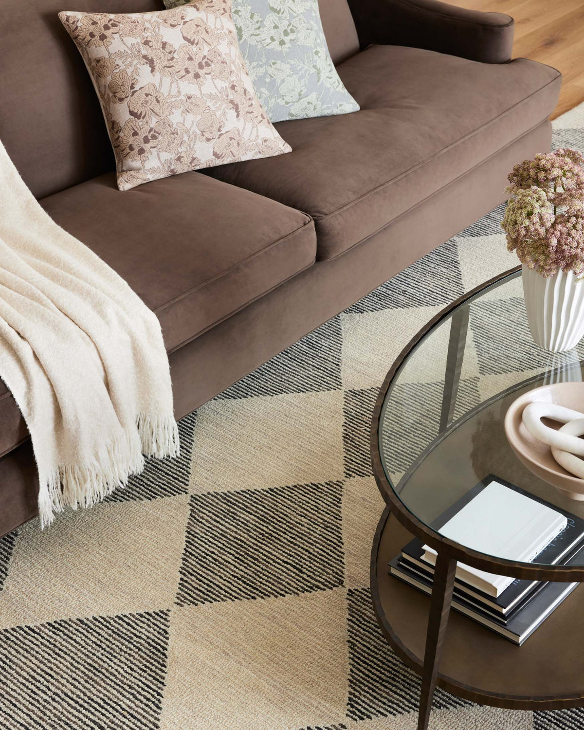 Francis Beige/Charcoal Rug – room scene