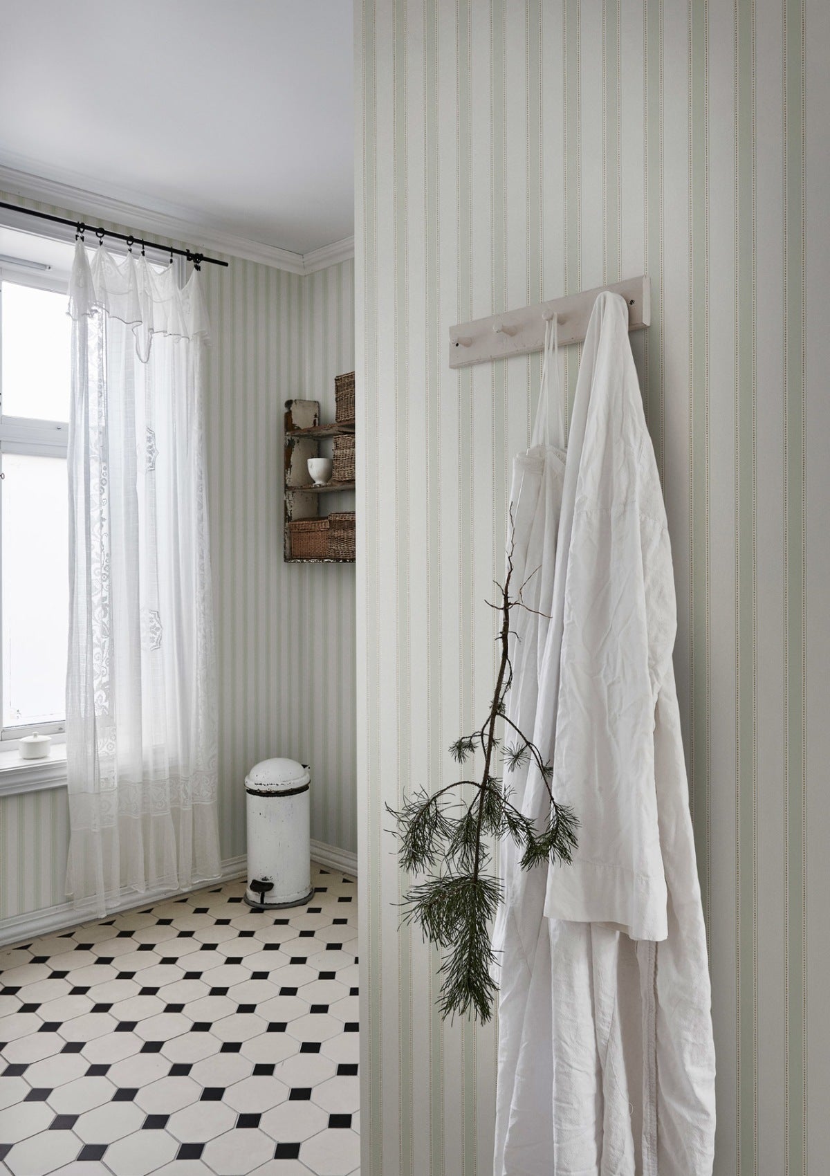Gustav Wallpaper in Light Green