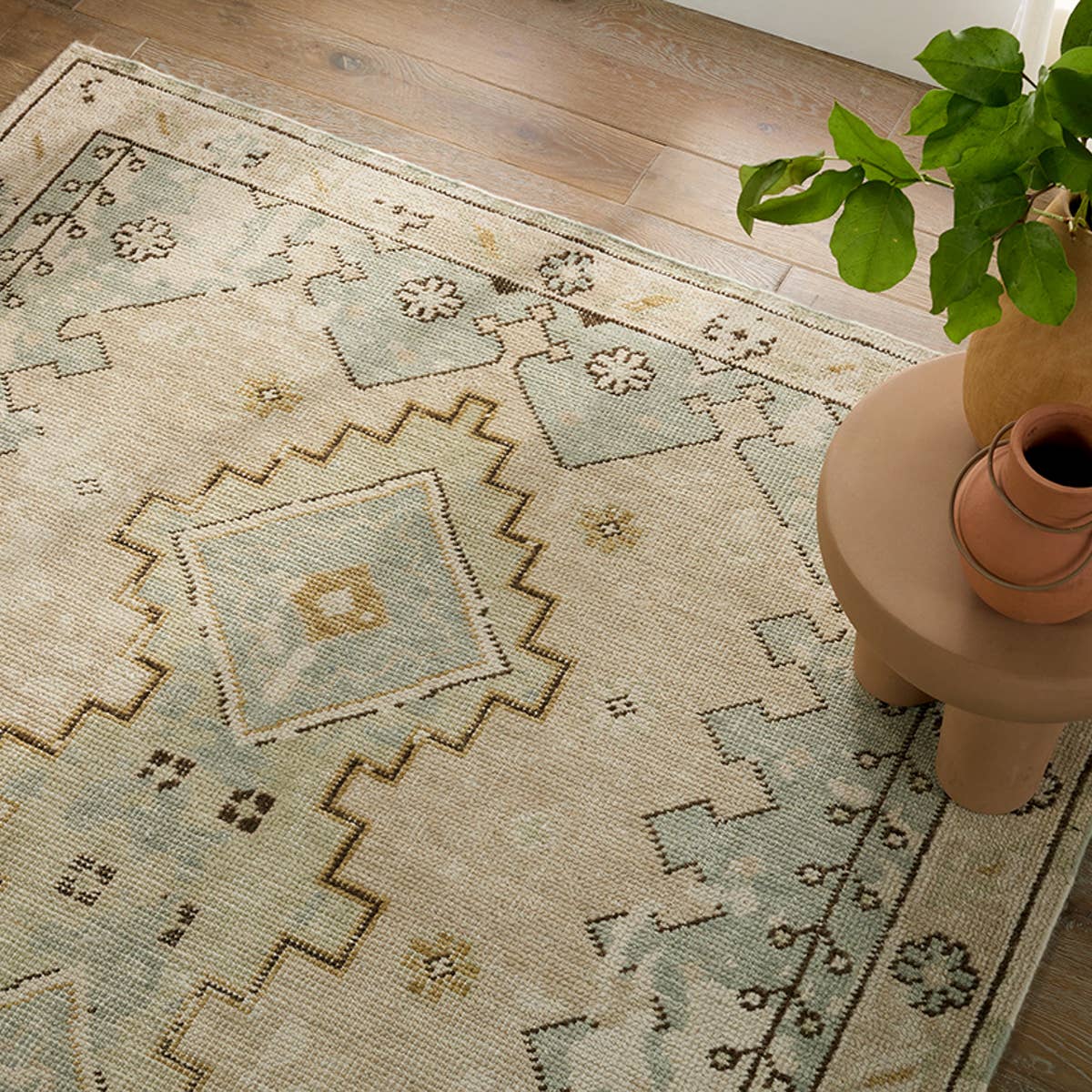 Kai Pathos Rug – KAI14 – room scene