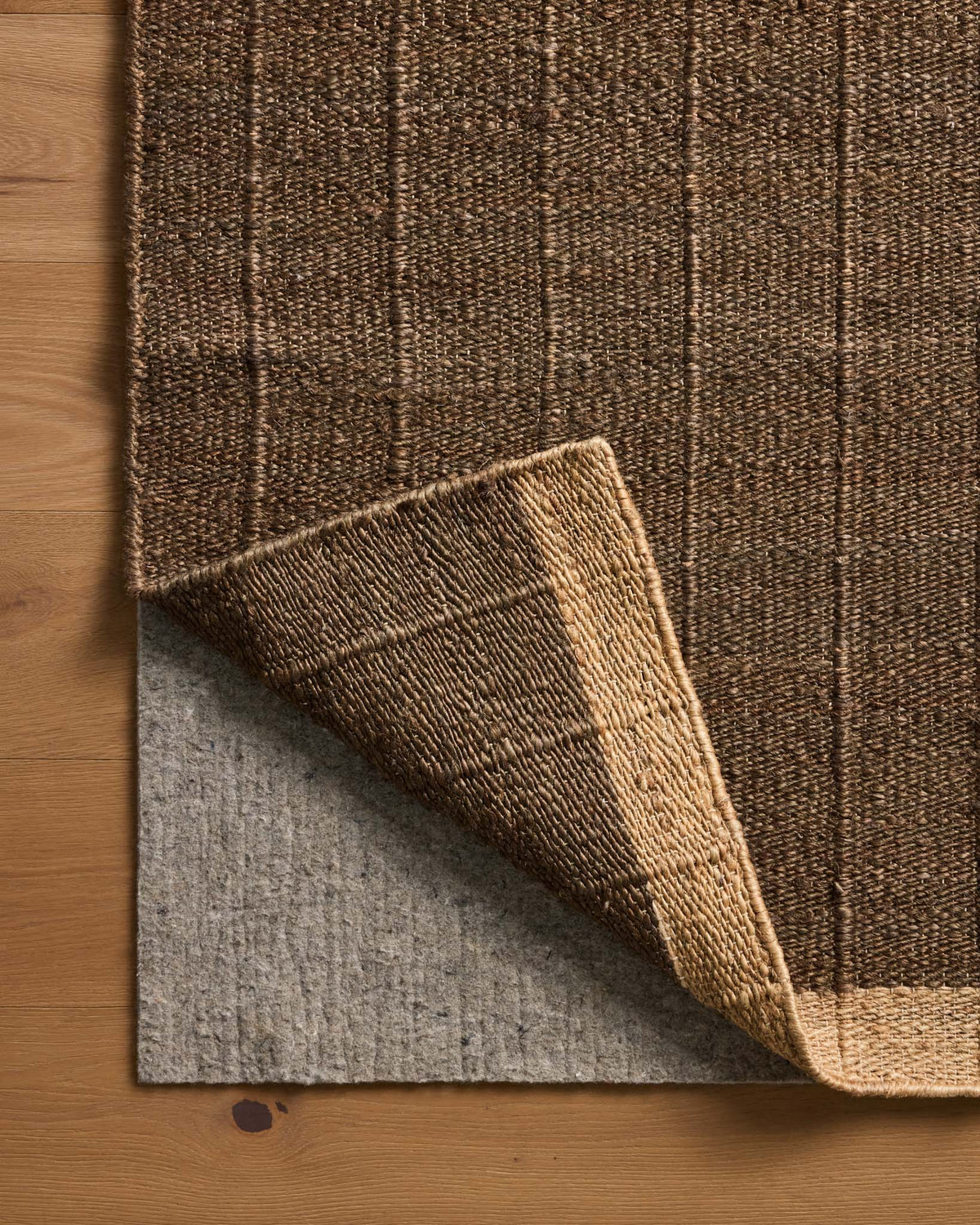 Laken Chocolate/Natural Rug – detail