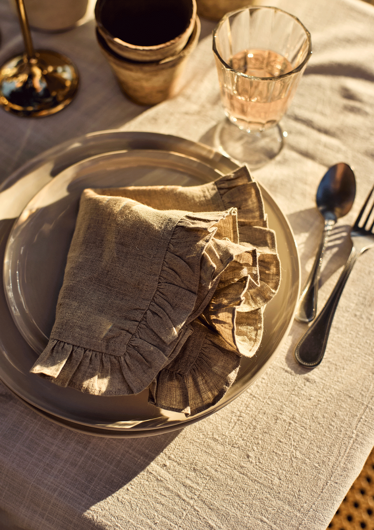 Linen Ruffle Napkin Set in Oatmeal