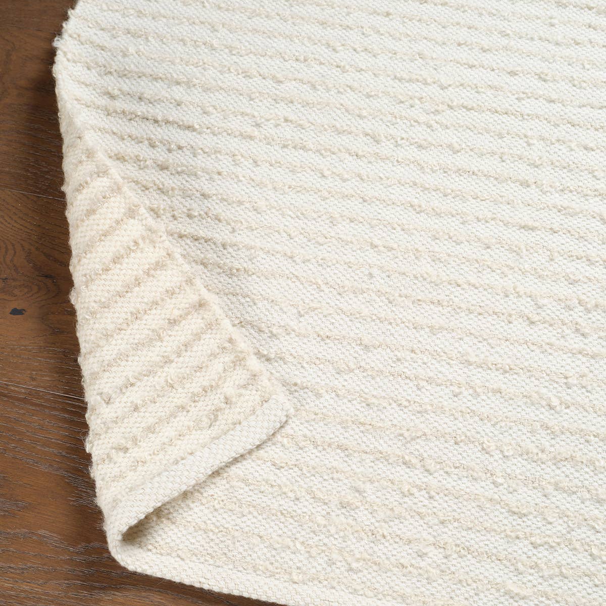 Muted Opulance Meera Rug – MUO06 – close-up