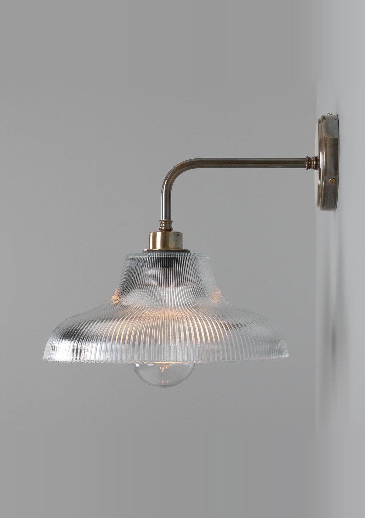 Mono Vintage Railway Glass Bathroom Wall Sconce – Antique Brass