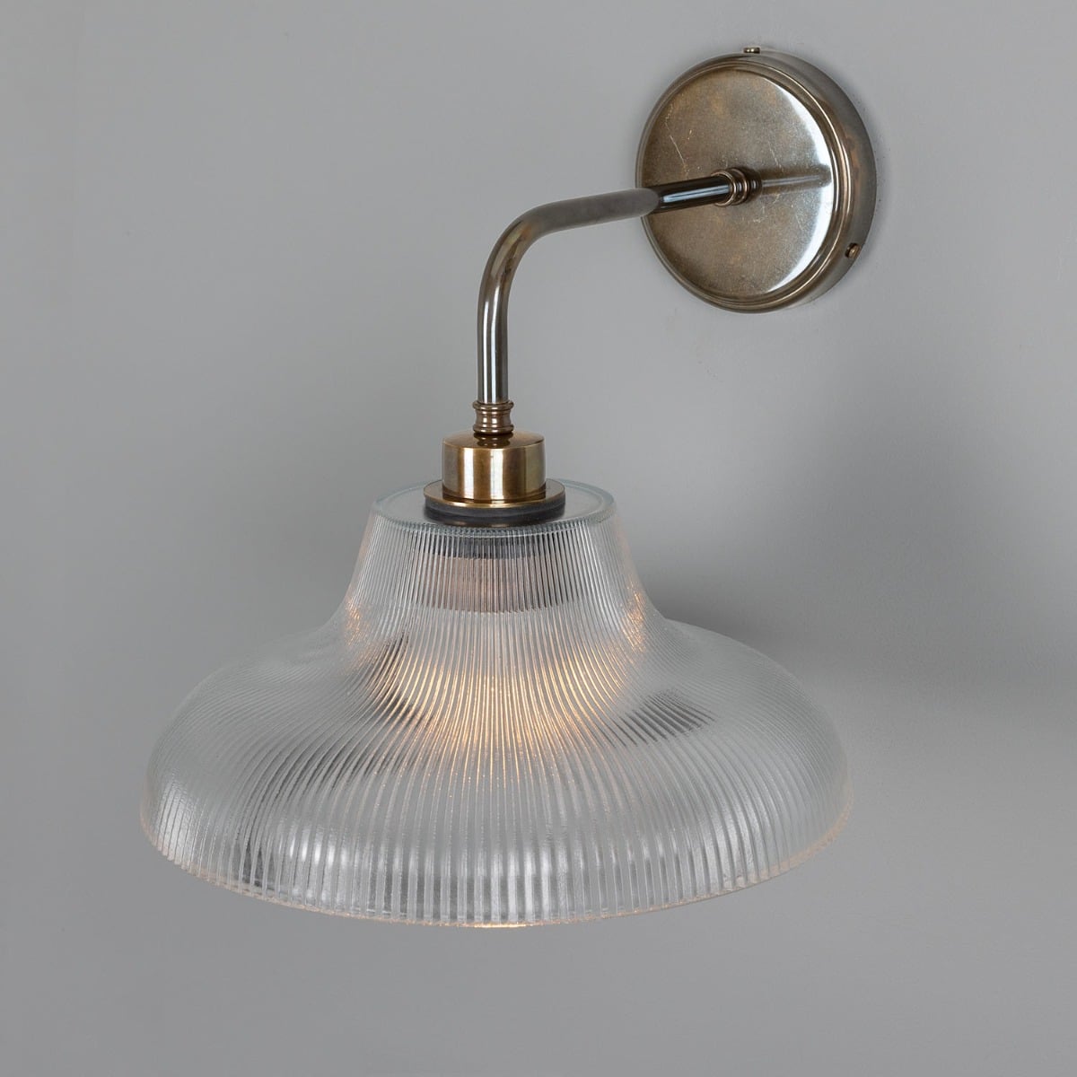 Mono Vintage Railway Glass Bathroom Wall Sconce – Antique Brass