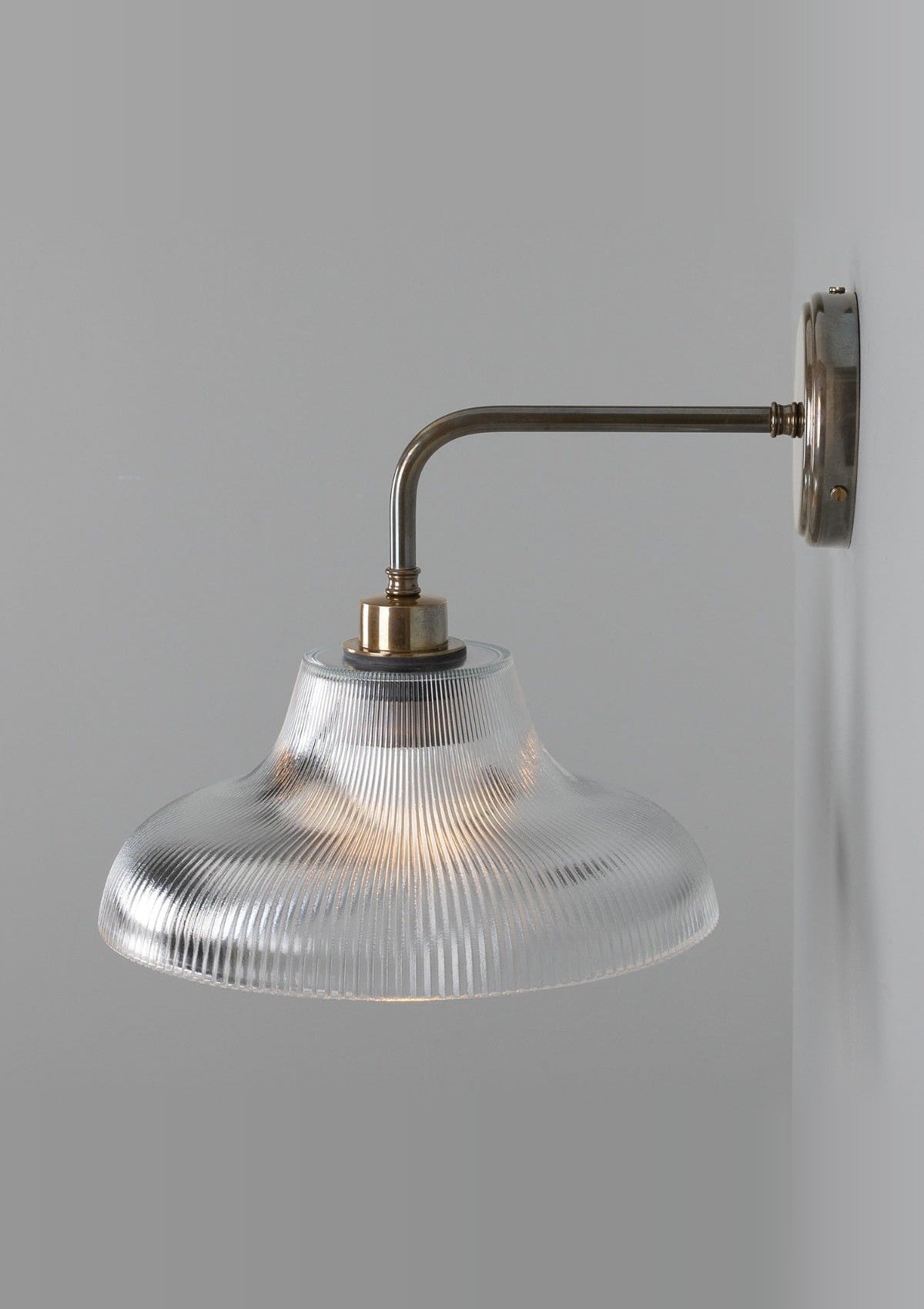 Mono Vintage Railway Glass Bathroom Wall Sconce – Antique Brass