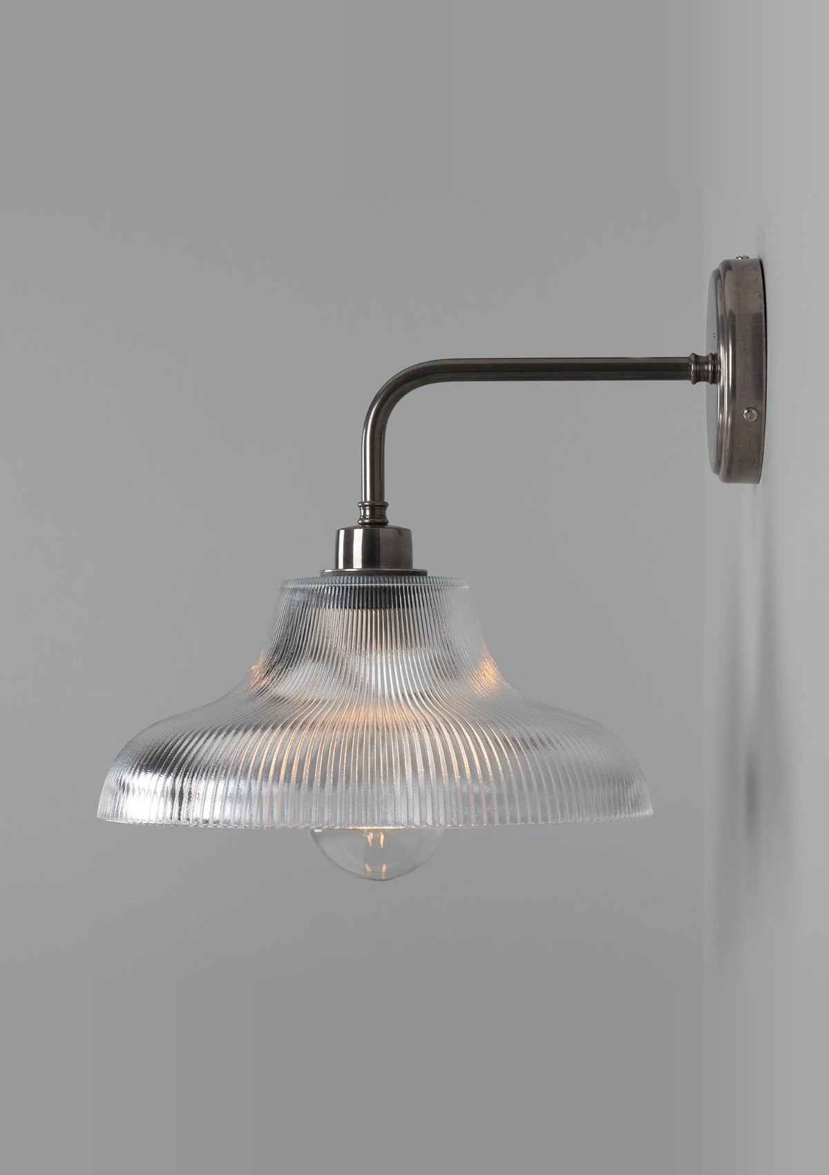 Mono Vintage Railway Glass Bathroom Wall Sconce – Antique Brass