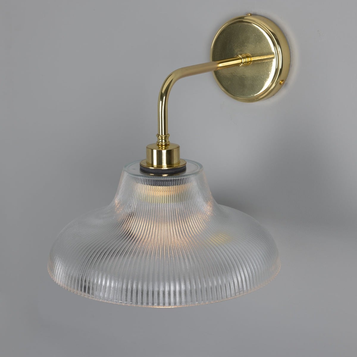 Mono Vintage Railway Glass Bathroom Wall Sconce – Polished Brass