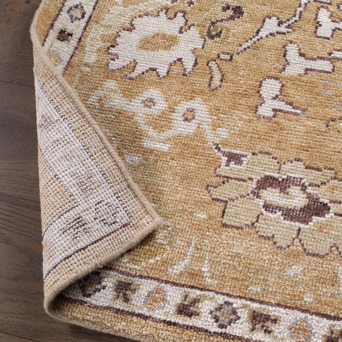 Neveah Matrona Rug β NEV01 β close-up