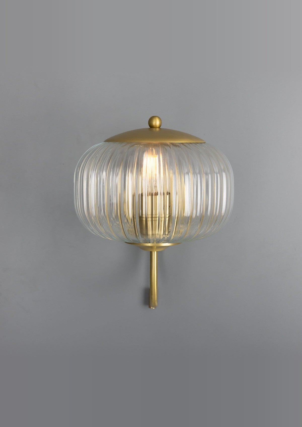 Nehir Reeded Glass Wall Sconce with Pull Switch – Satin Brass
