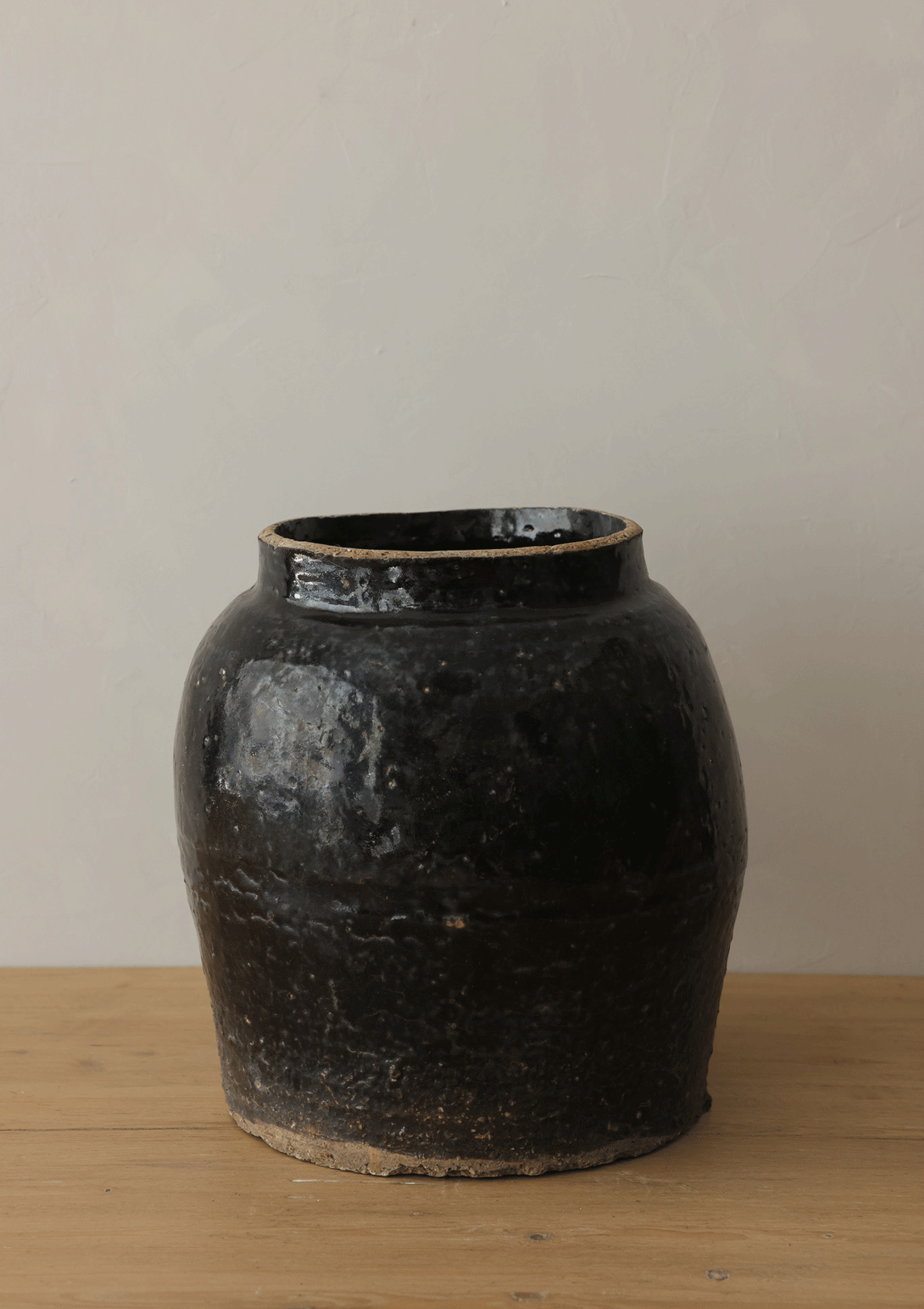 Obsidian Glaze Ribbed Jar