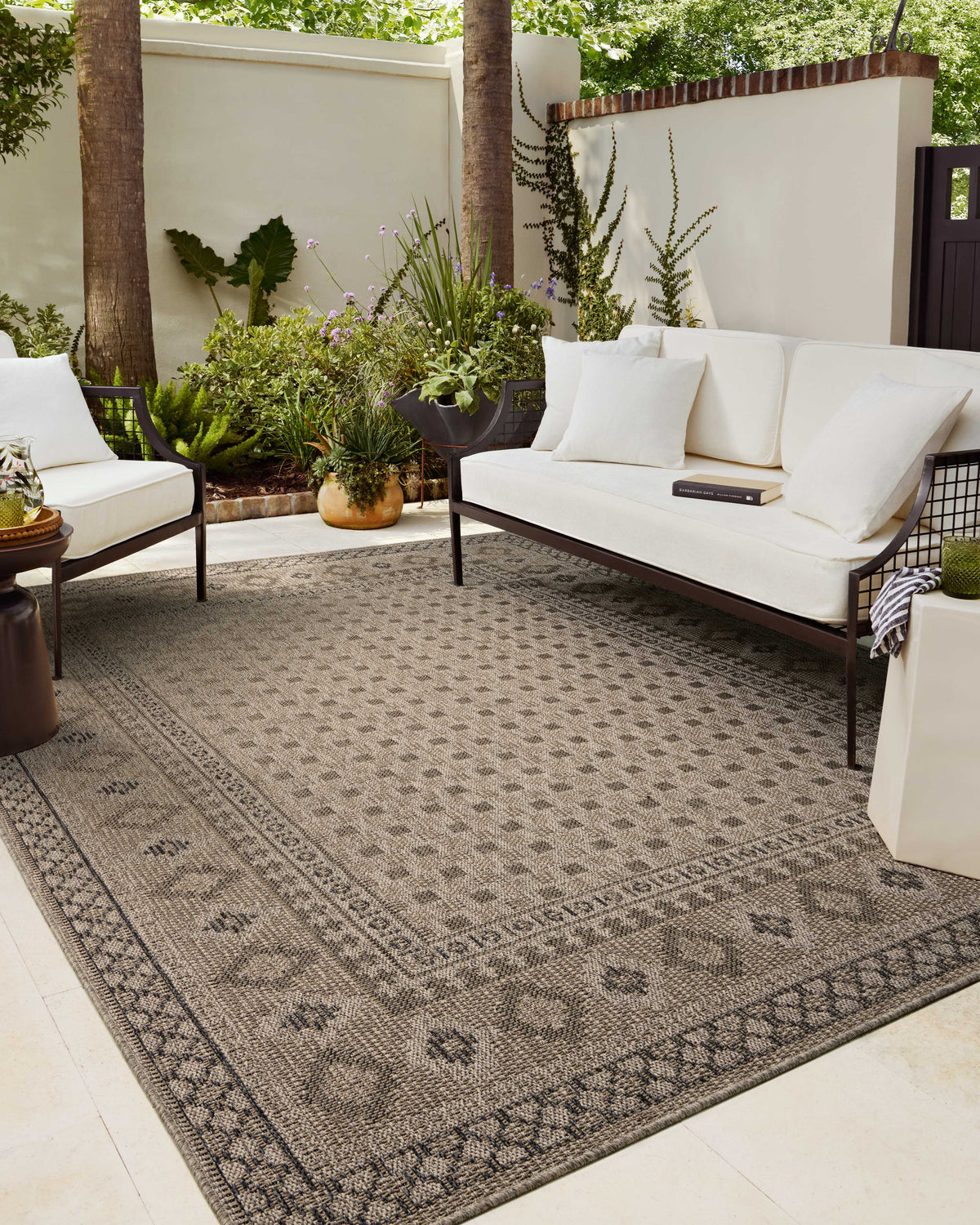 Providence Dove/Charcoal Rug – room scene