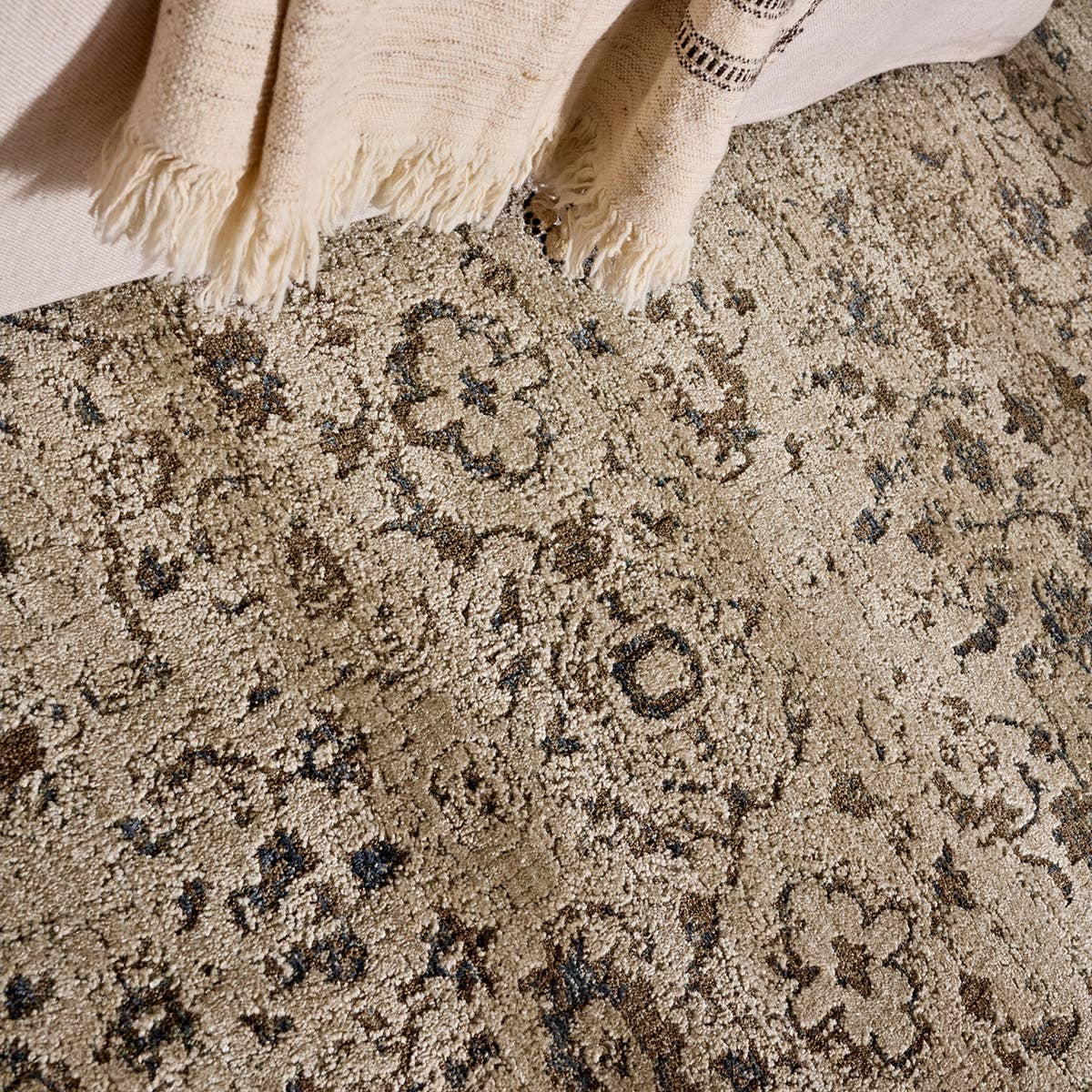 Patterned Silence Noelle Rug – PSE07 – detail