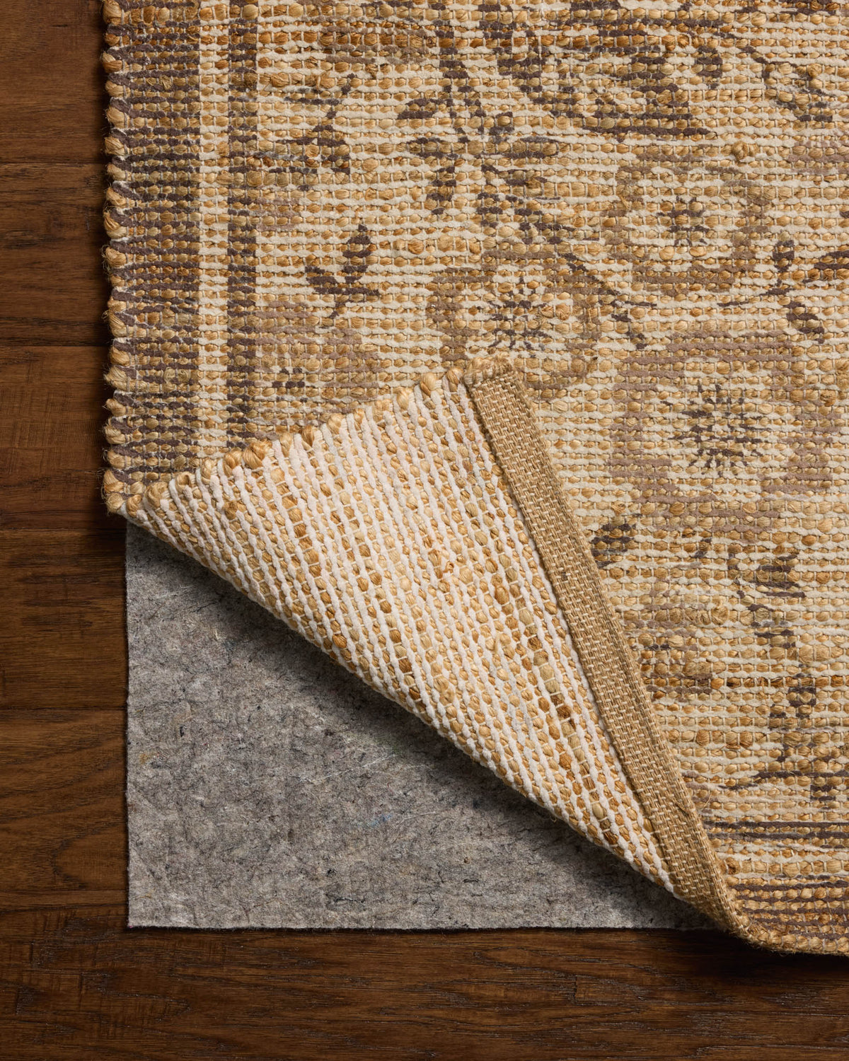 Rue Bark/Mocha Rug – detail