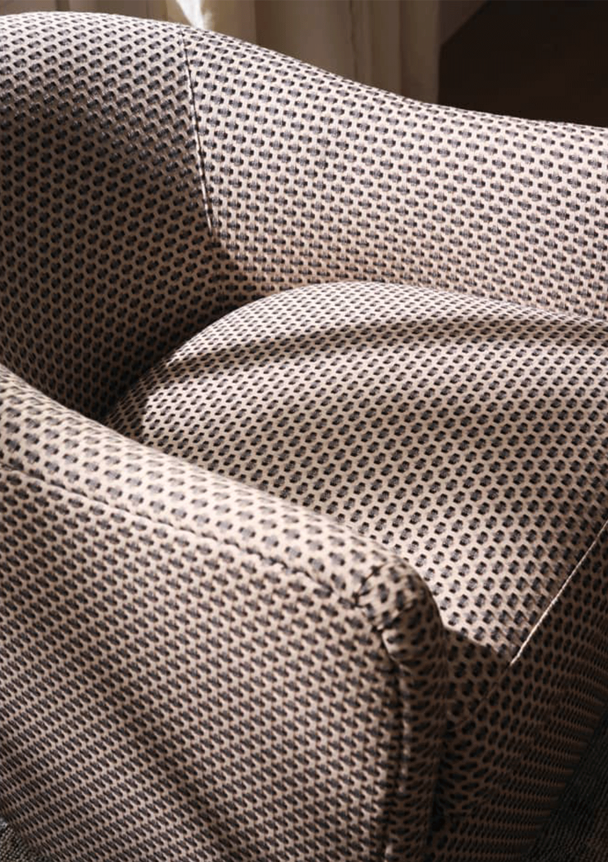 Ruby Swivel Chair