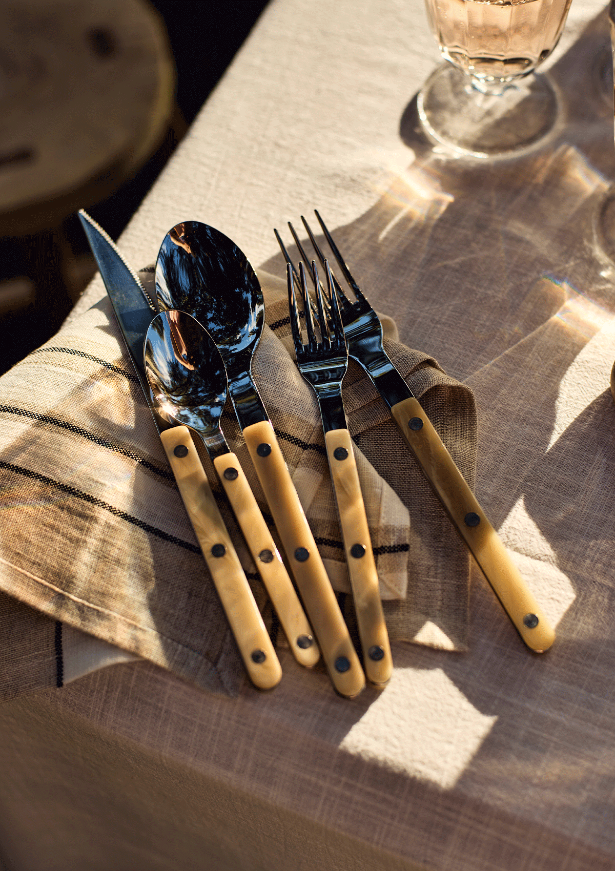 Bistrot Pearl Flatware Set
