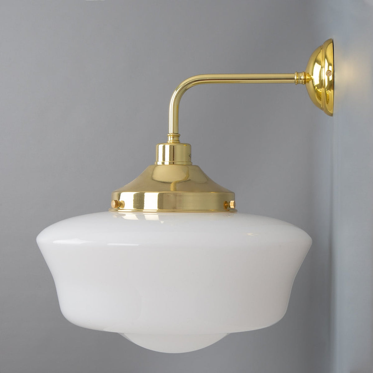 Schoolhouse Vintage Wall Sconce – Polished Brass
