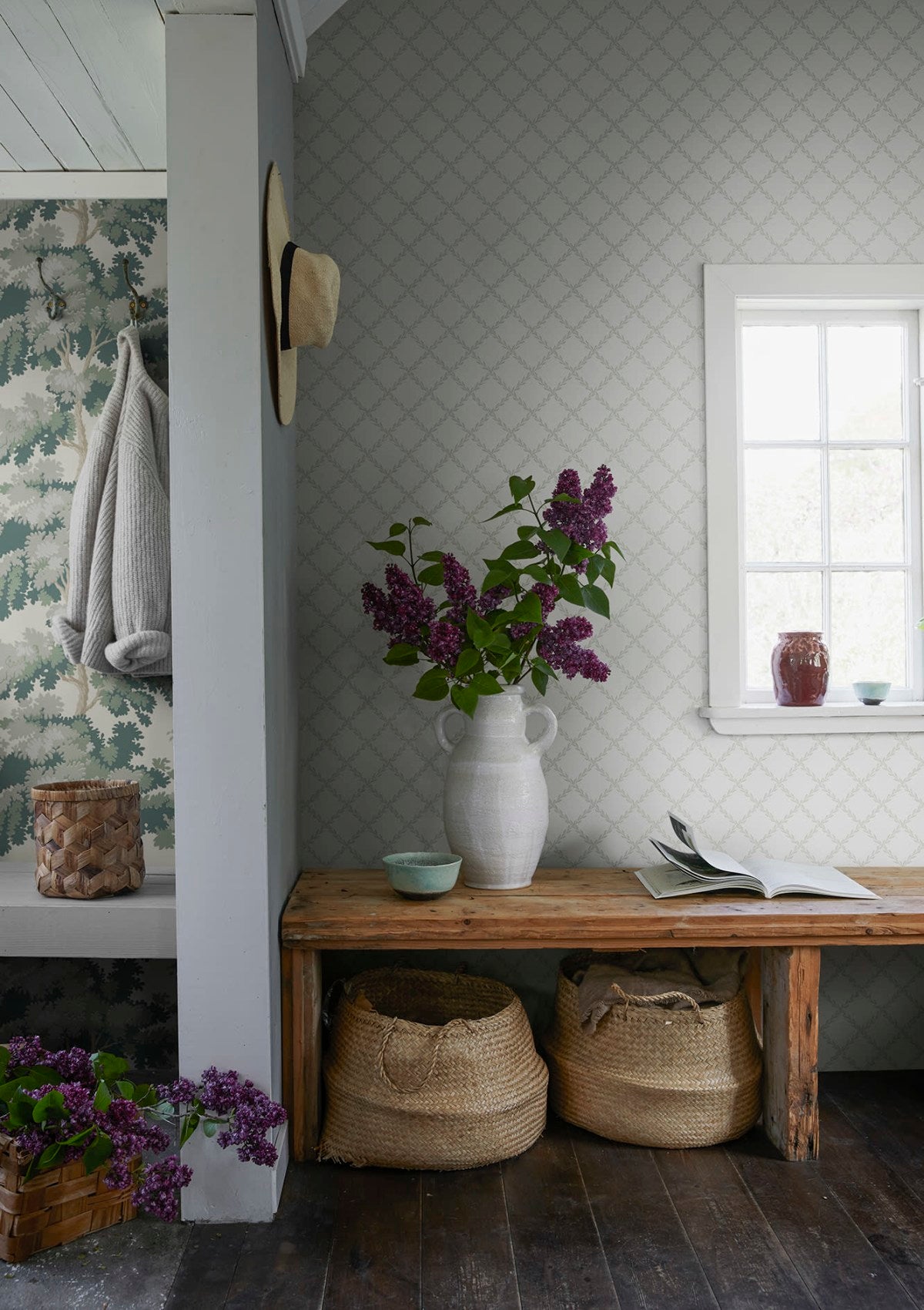 Trellis Wallpaper in Garden Green
