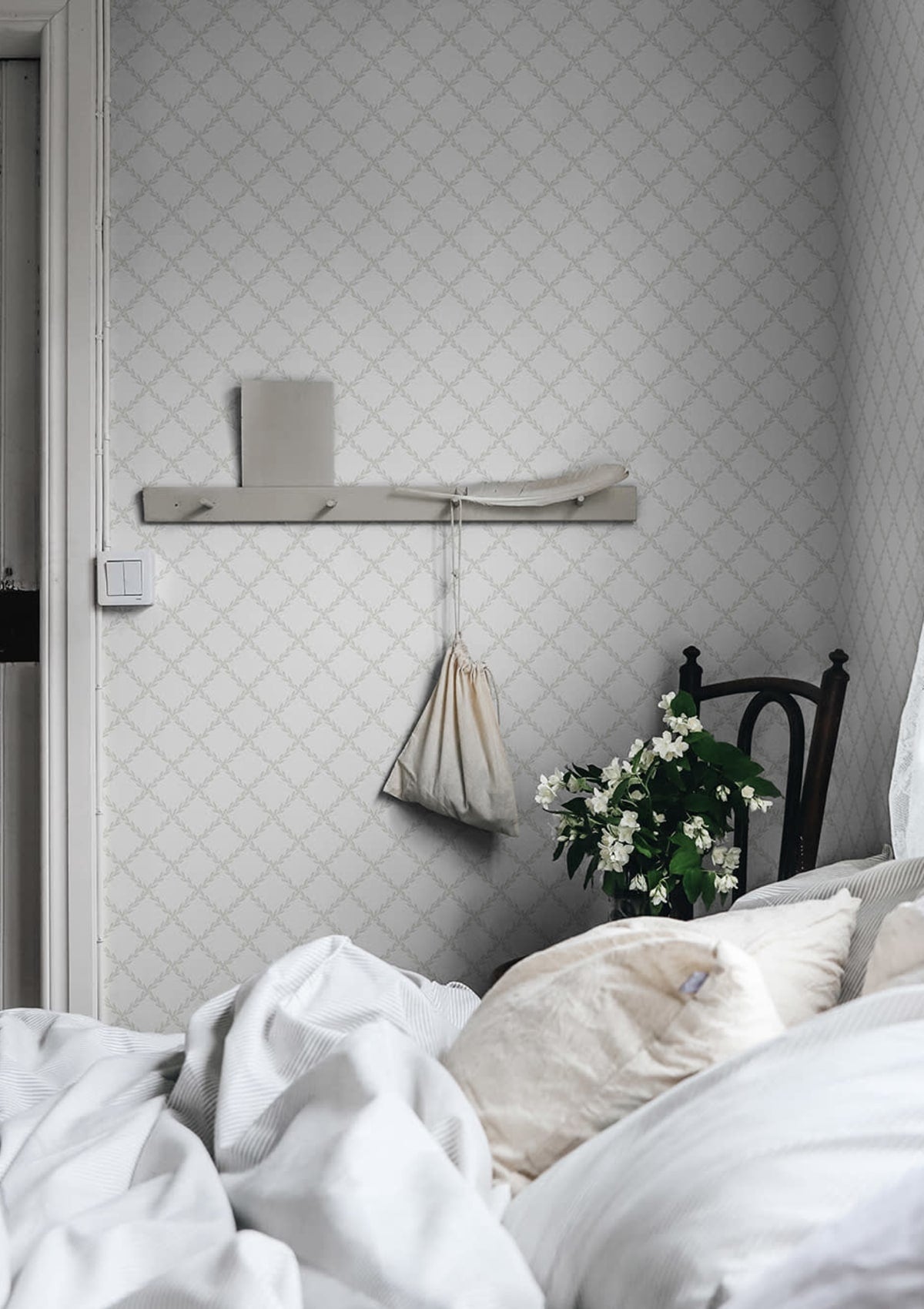 Trellis Wallpaper in Garden Green