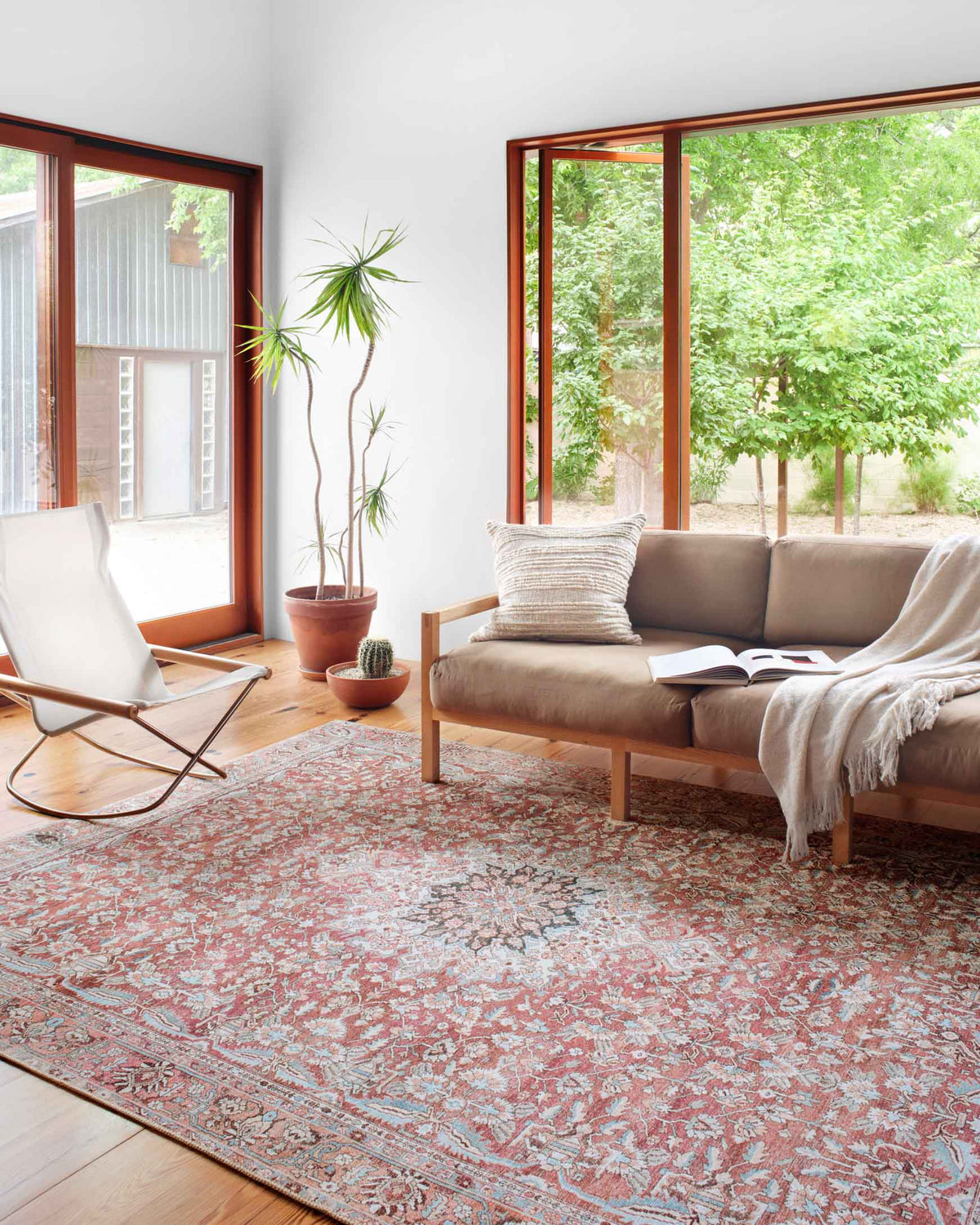 Wynter Tomato/Teal Rug – room scene