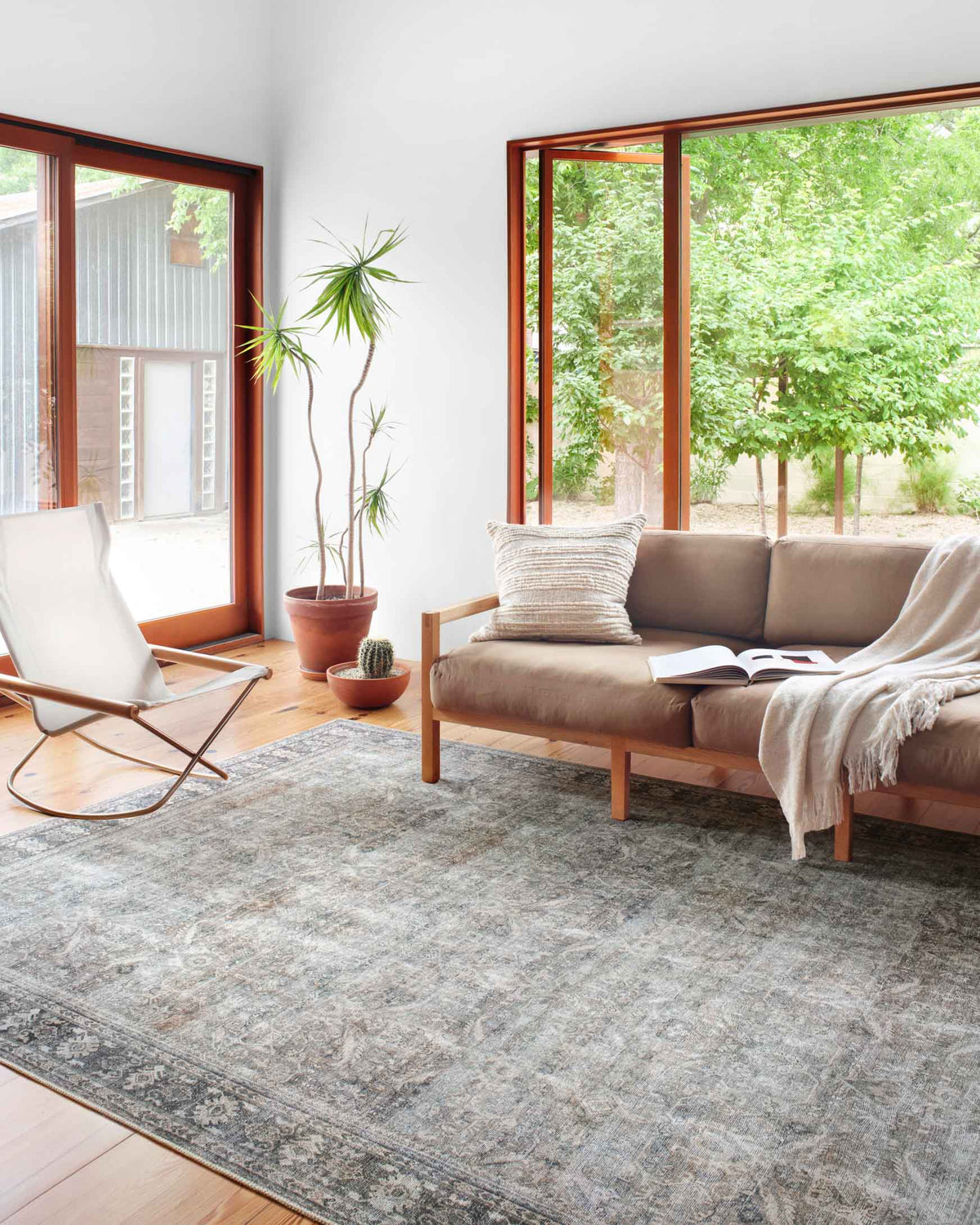 Wynter Grey/Charcoal Rug – room scene