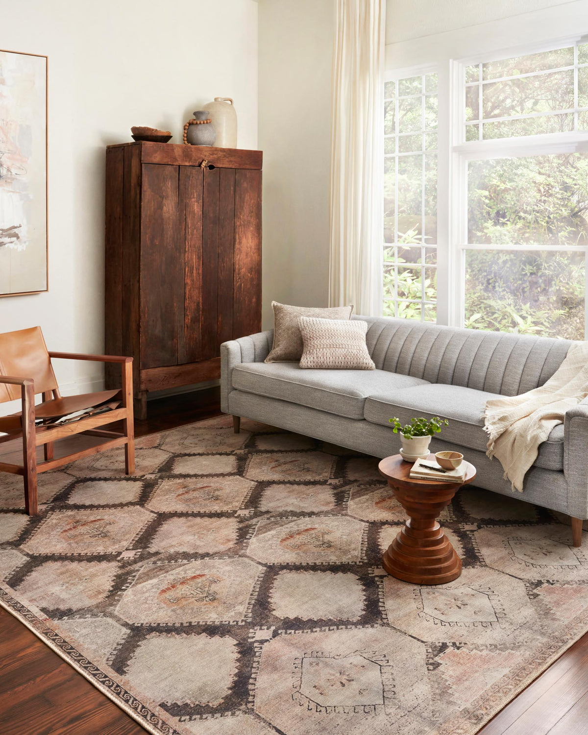 Wynter Graphite/Blush Rug – room scene