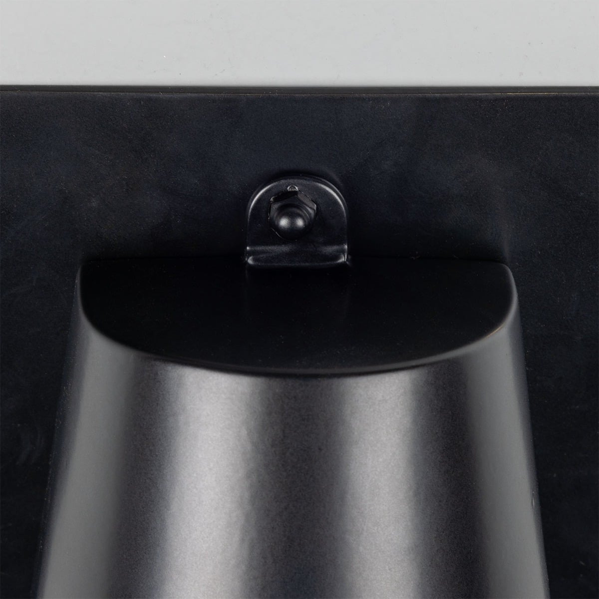 Wade Outdoor Brass Spotlight with Back Plate – Detail