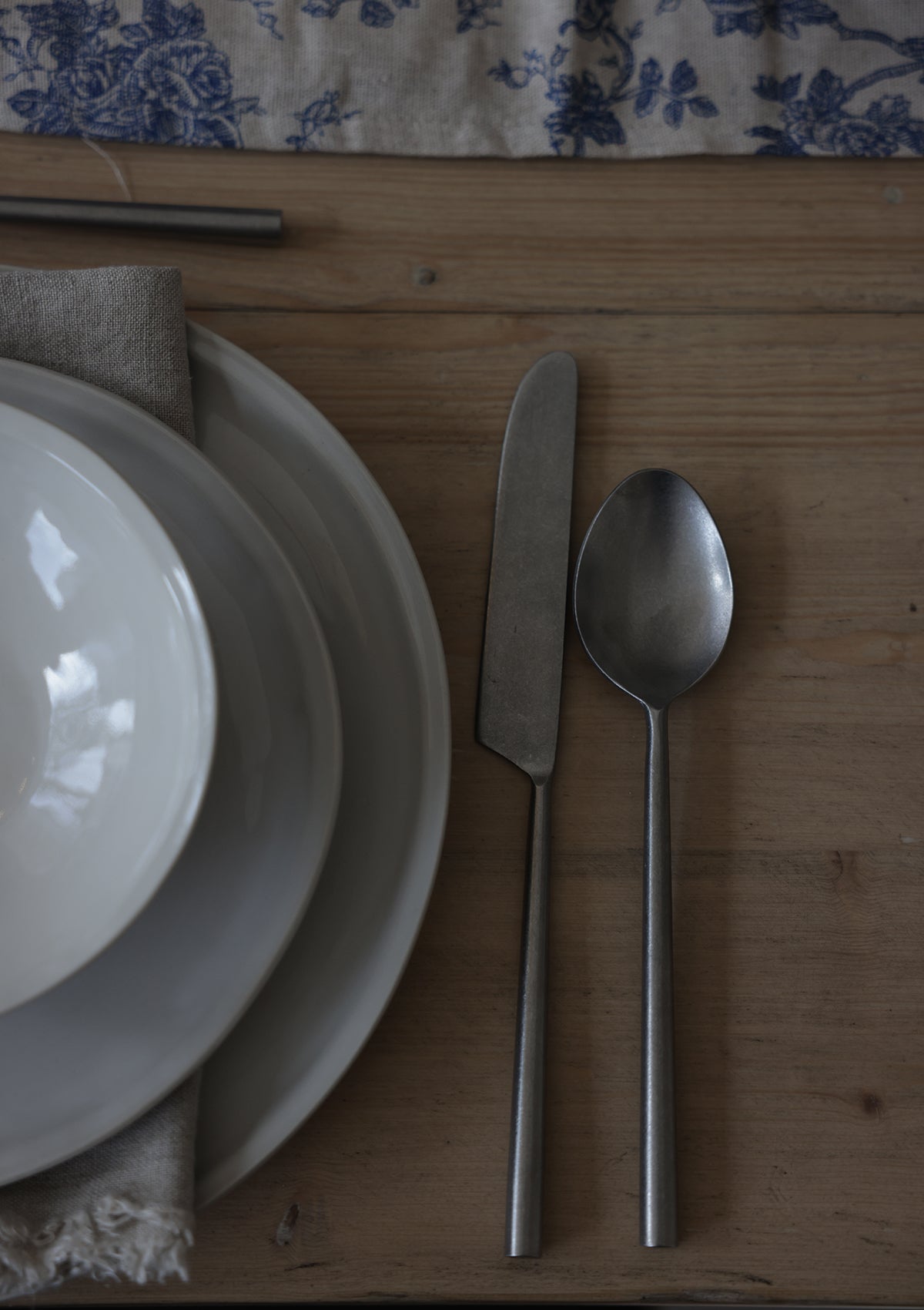 Zahra Flatware (Set of 5)