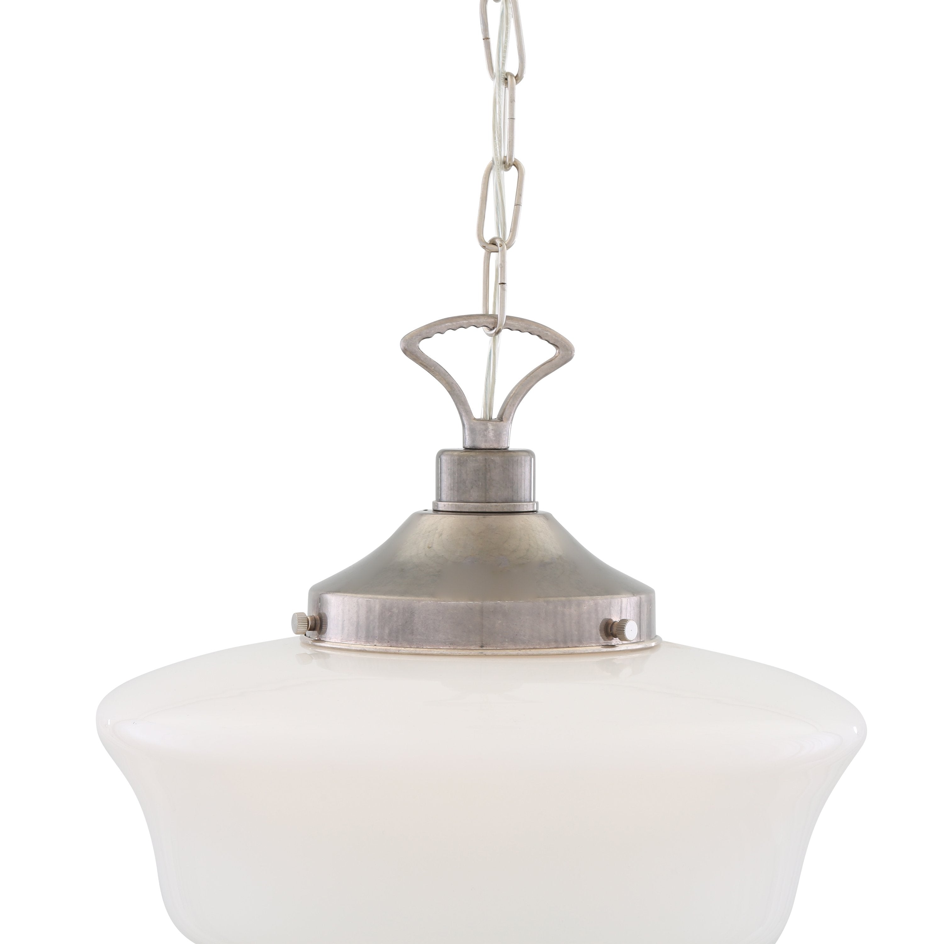 The brass chain of the Classic Schoolhouse pendant light is strong and adds a modern detail.