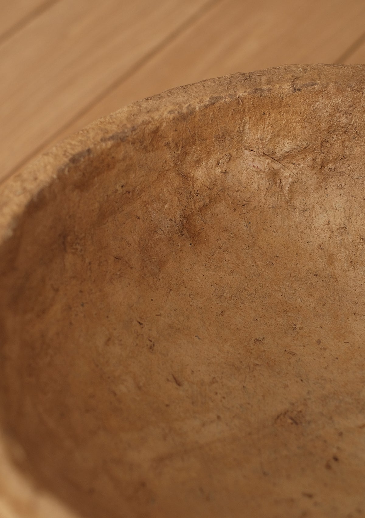 The Arden Mach Bowl must be cleaned with a dry cloth and can not hold liquids.