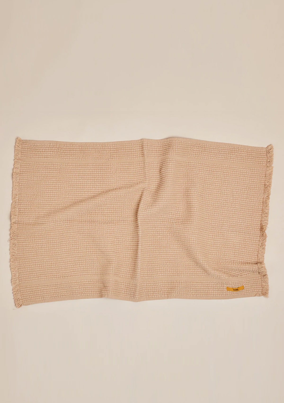 The Vintage Wash Ribbed Bath Mat has been stonewashed to make it extra soft and comes in a light nutmed colour.