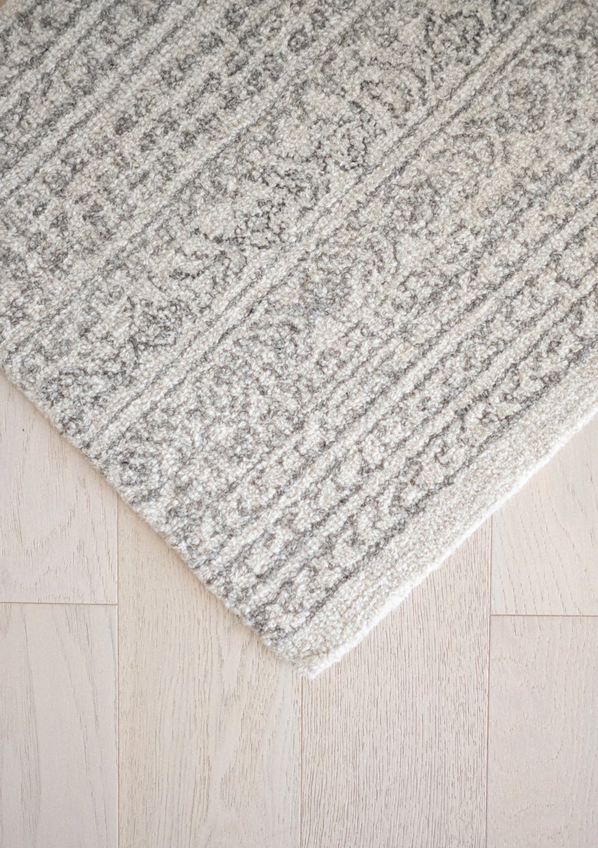 The Pakse Rug features a beautiful bohemian style pettern.