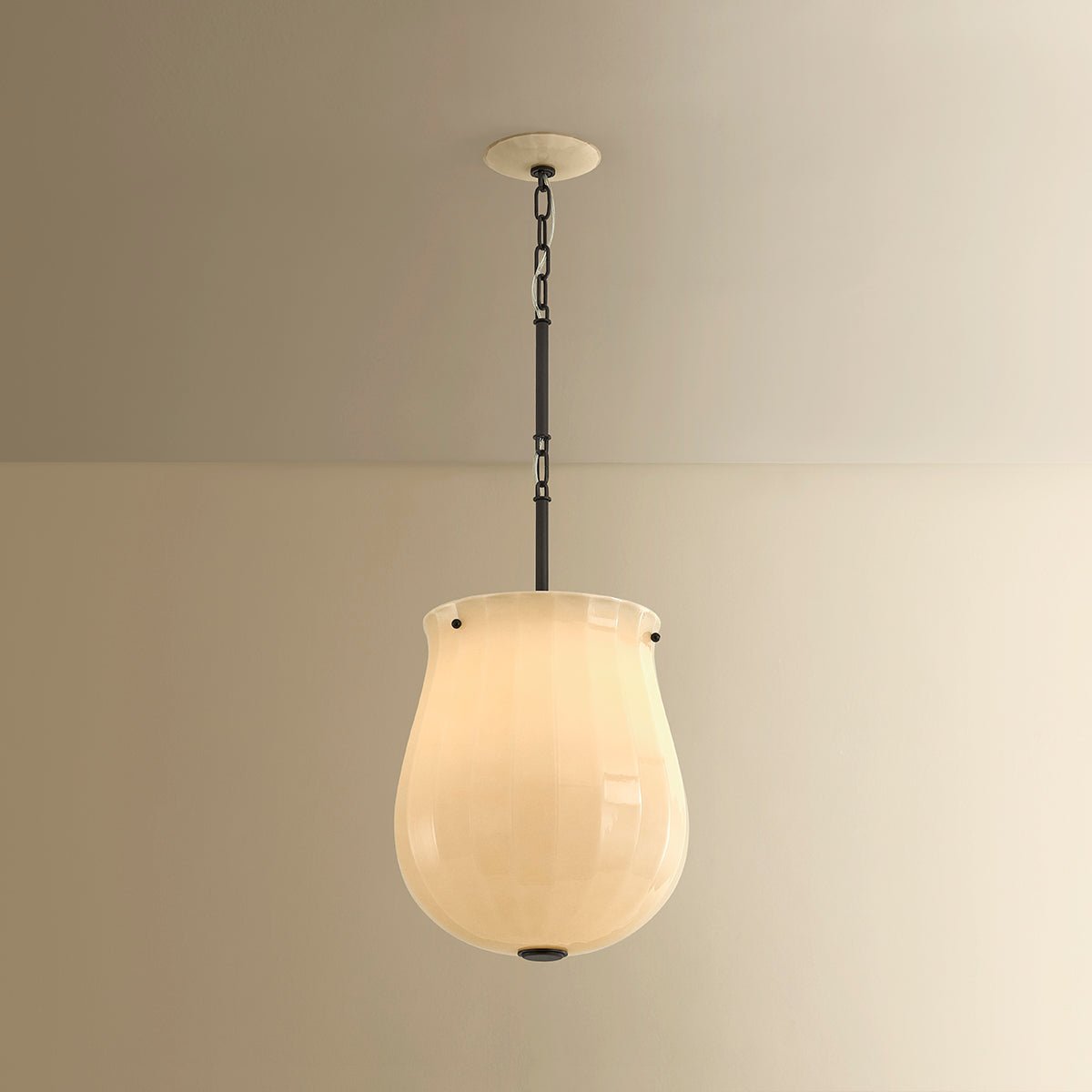 Nevins Pendant – 14" W