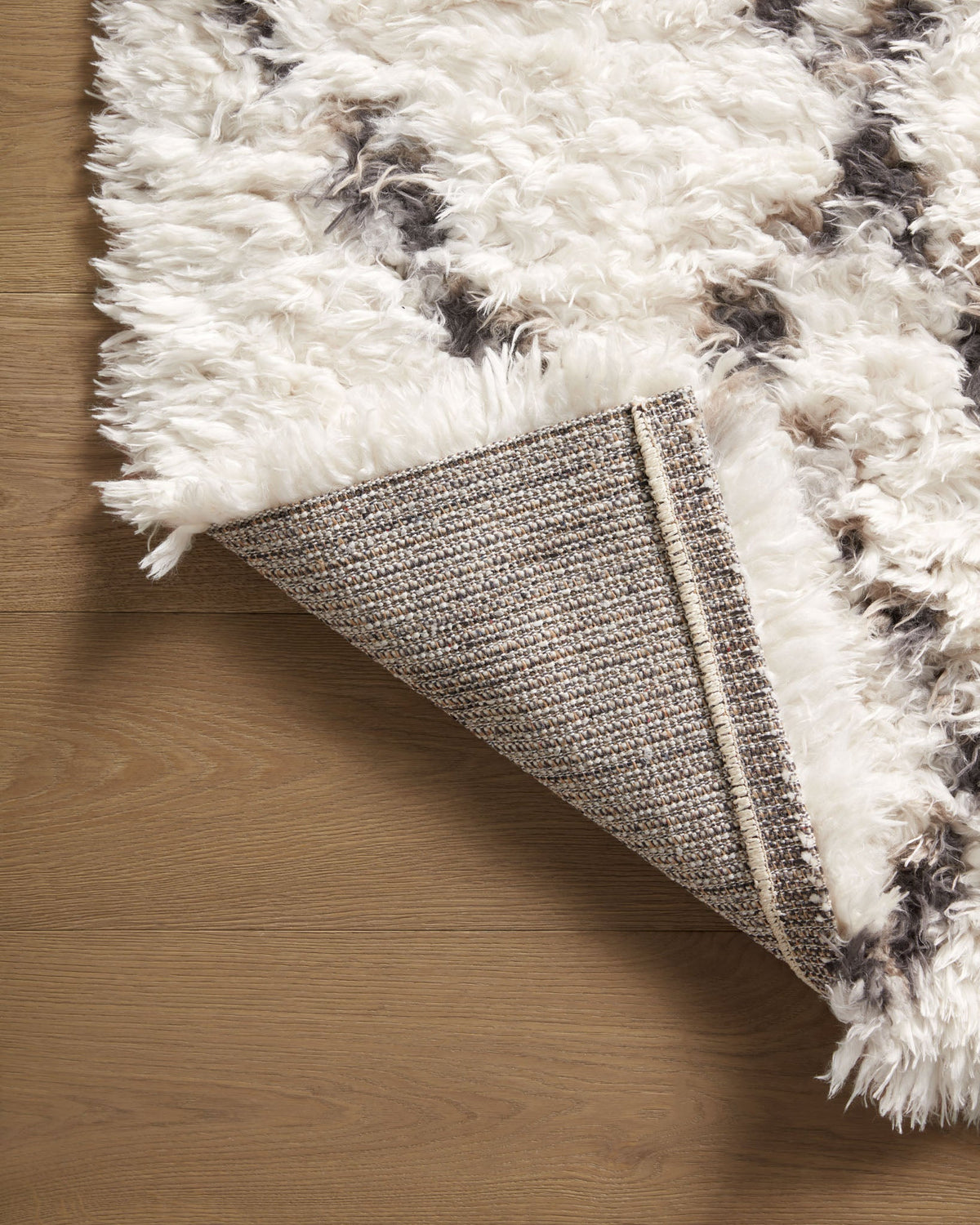 Amira Ivory/Bark Rug – detail
