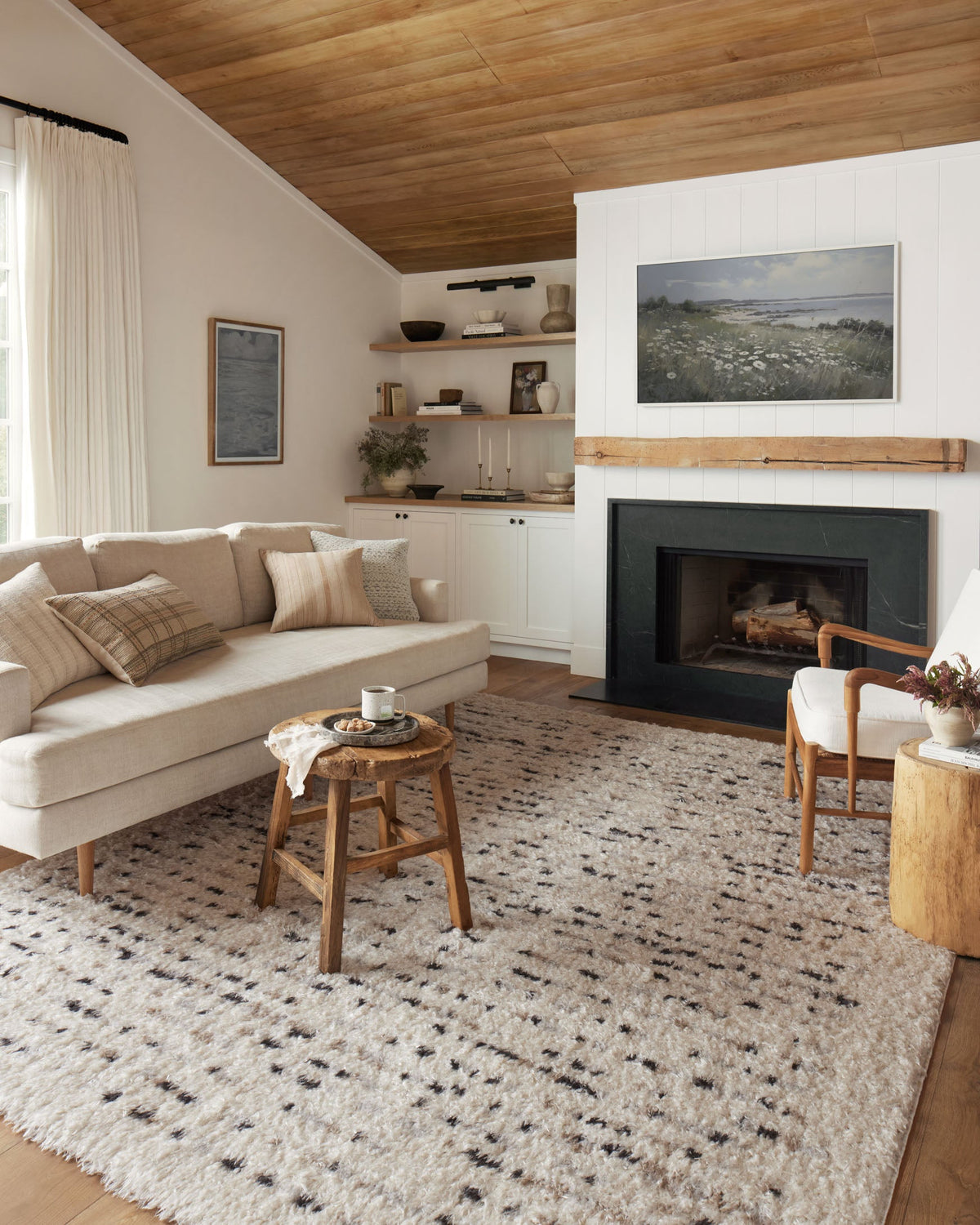Amira Ivory/Multi Rug – room scene