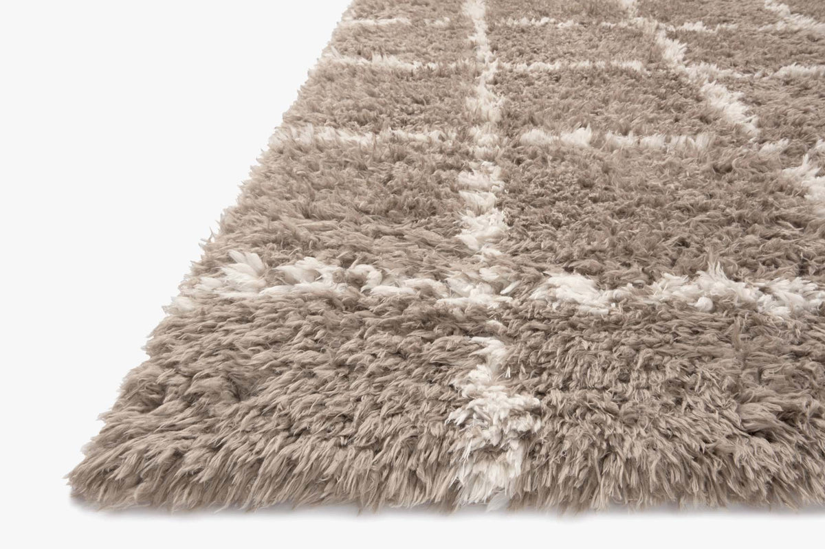 Amira Khaki/Ivory Rug – corner detail