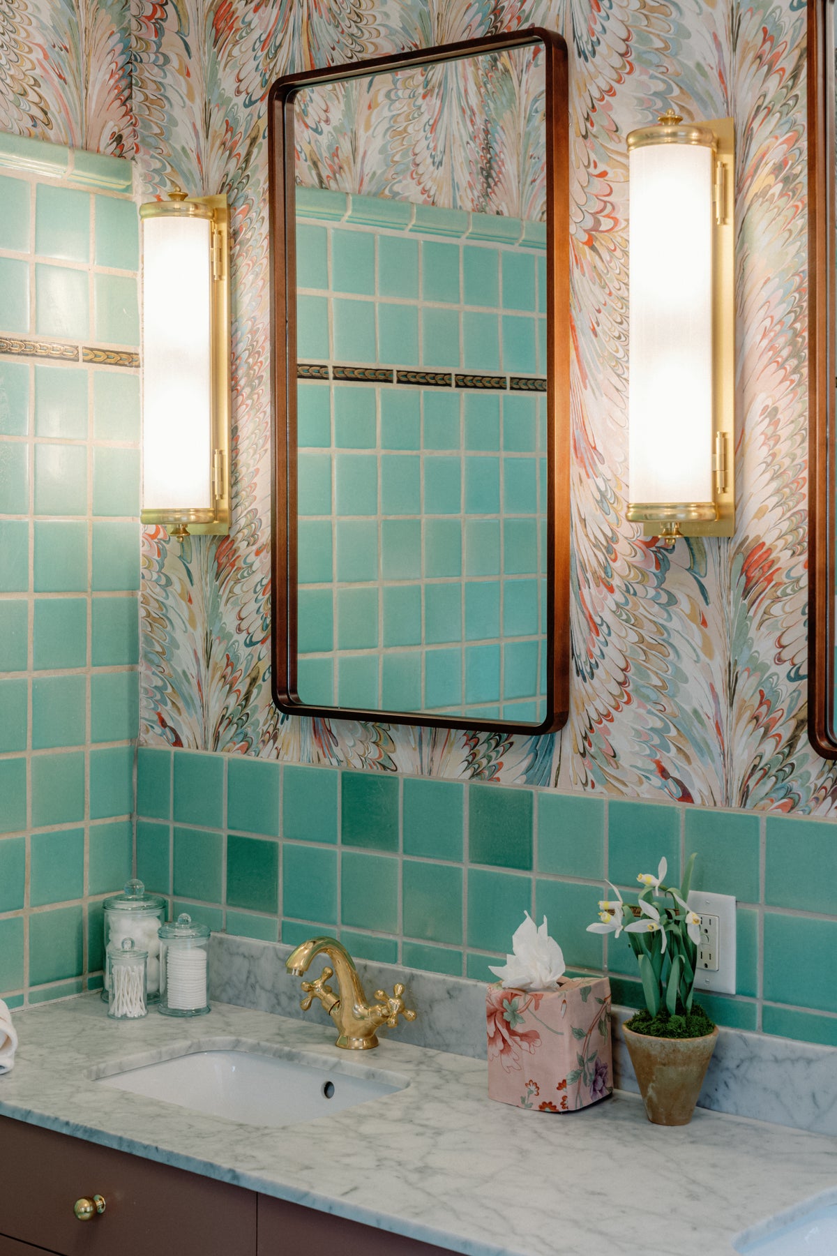 Bristol Bath and Vanity – 5" W x 20" H