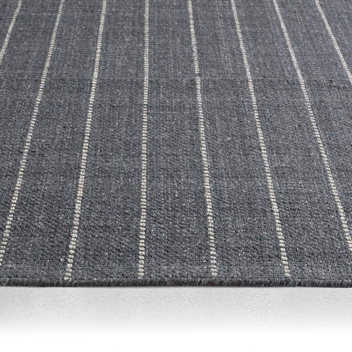 Cliff 02 Miralys Rug – CFL205 – close-up