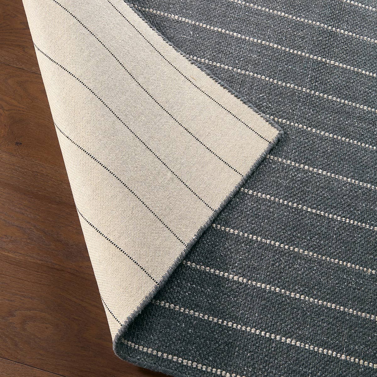 Cliff 02 Miralys Rug – CFL205 – close-up