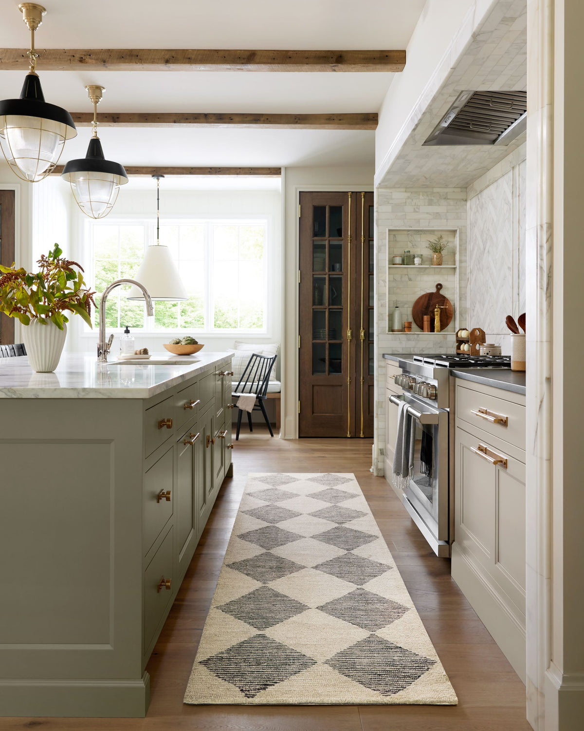 Francis Beige/Charcoal Rug – room scene