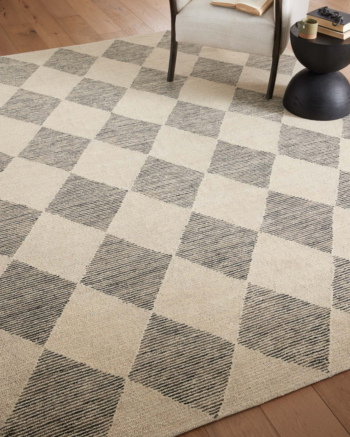 Francis Beige/Charcoal Rug – room scene