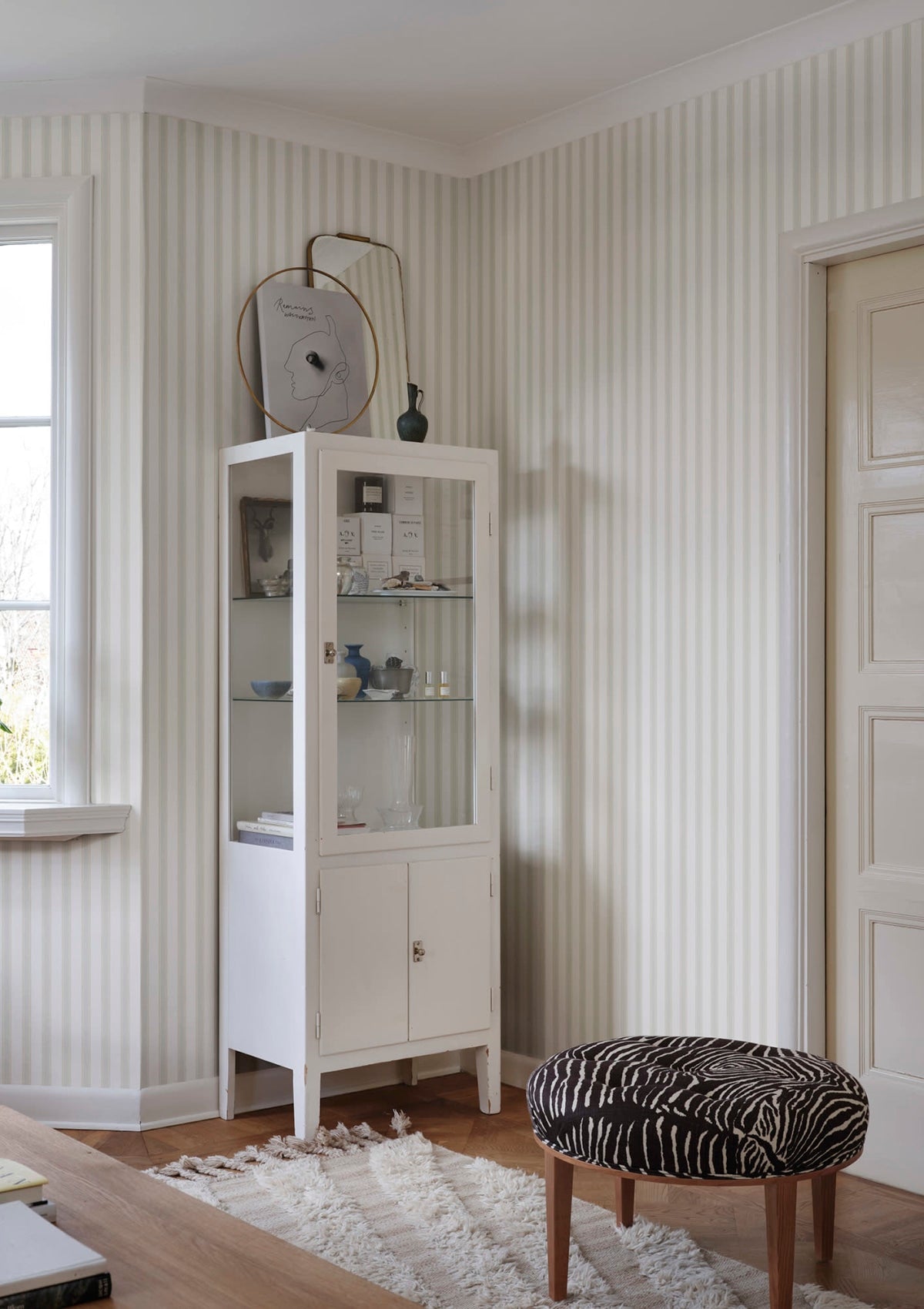 Gustav Wallpaper in Light Green