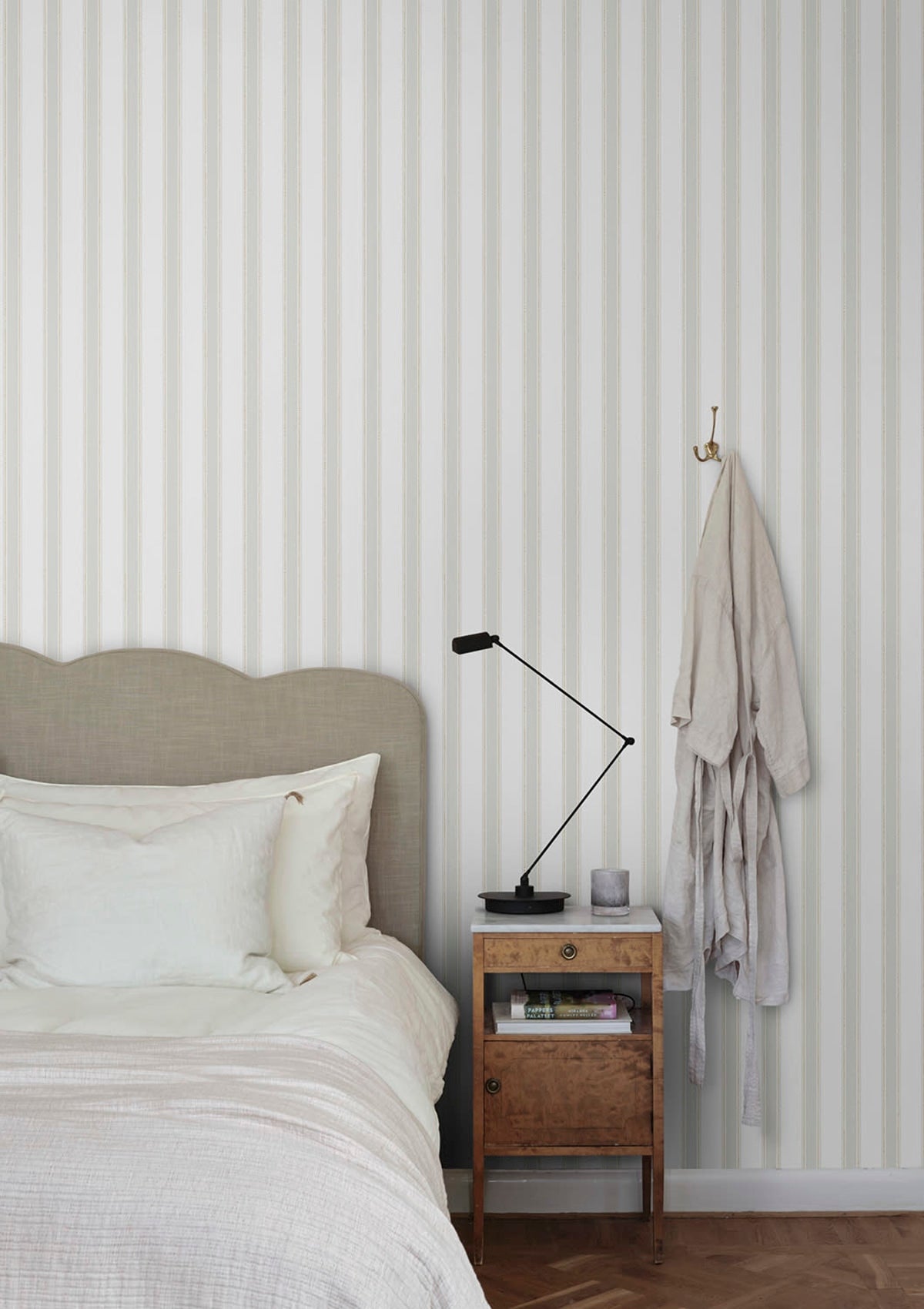 Gustav Wallpaper in Light Green