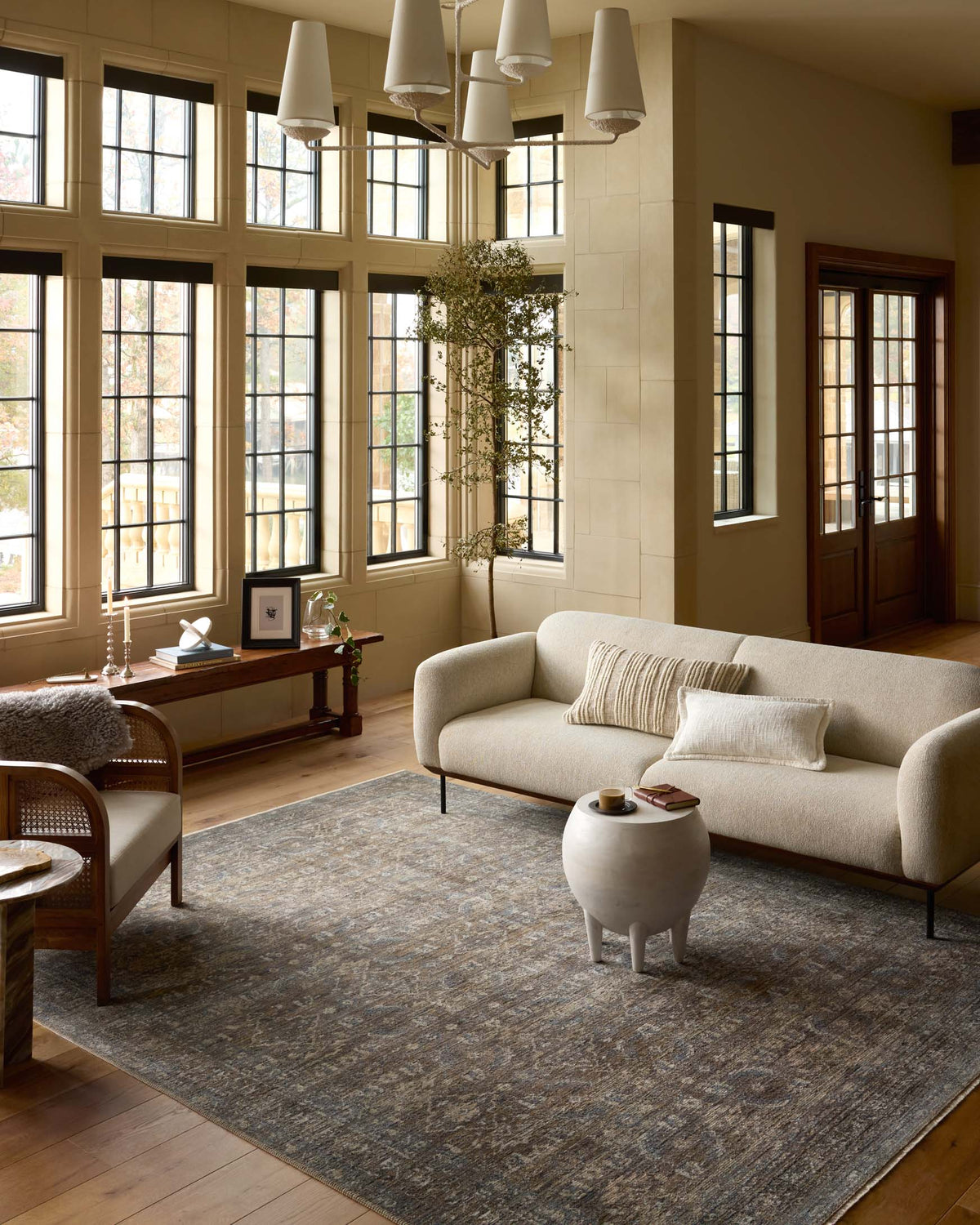 Heritage Lagoon/Tobacco Rug – room scene