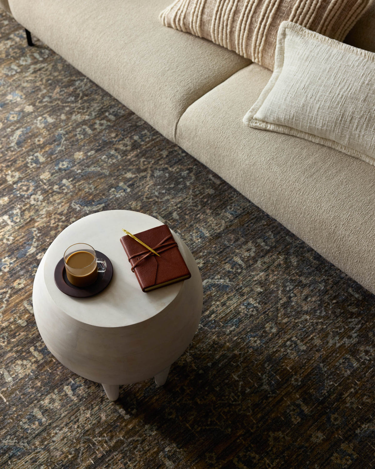 Heritage Lagoon/Tobacco Rug – room scene