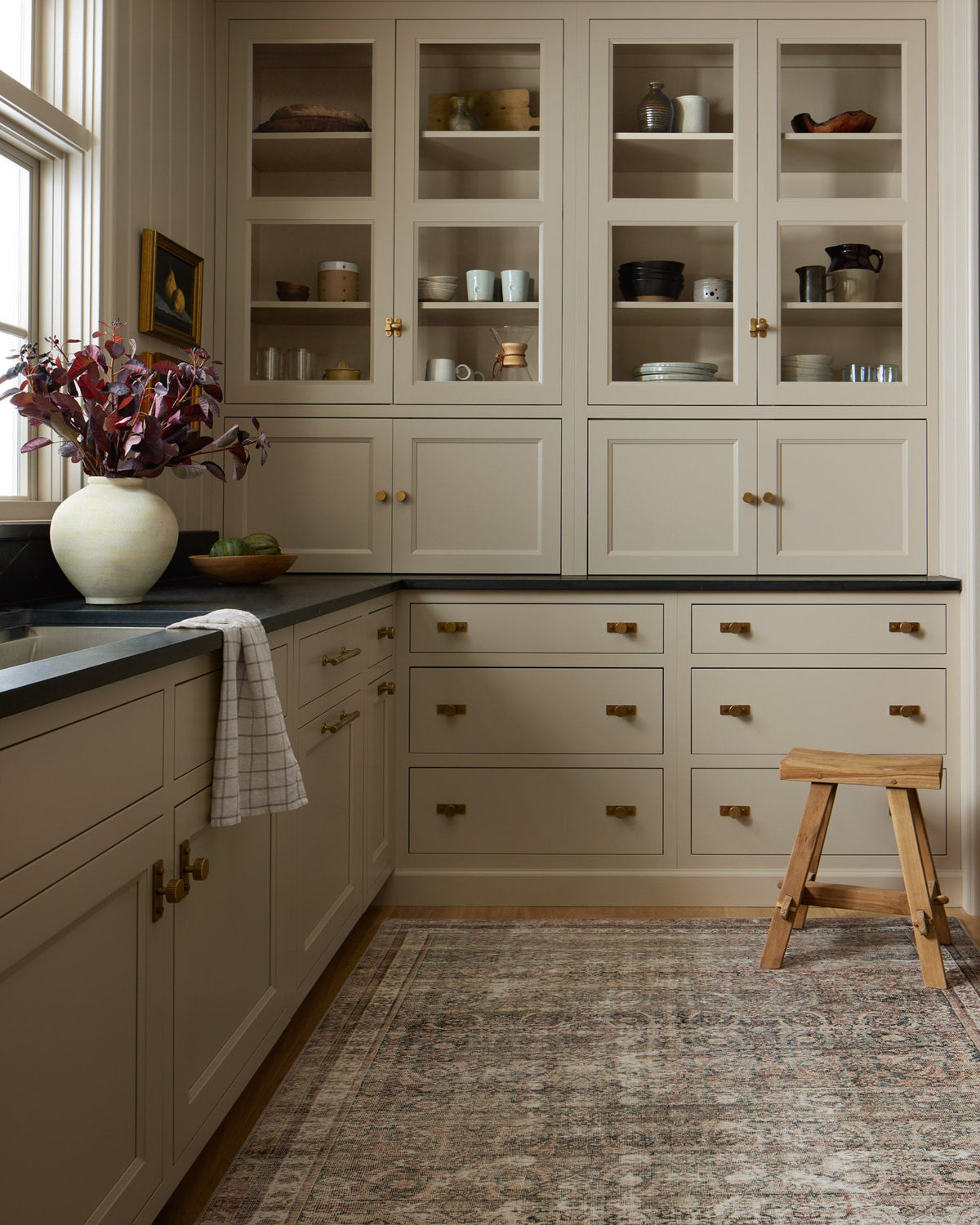 Jules Ink/Terracotta Rug – room scene