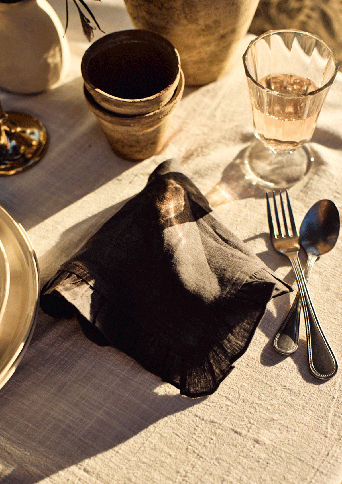 Linen Ruffle Napkin Set in Charcoal
