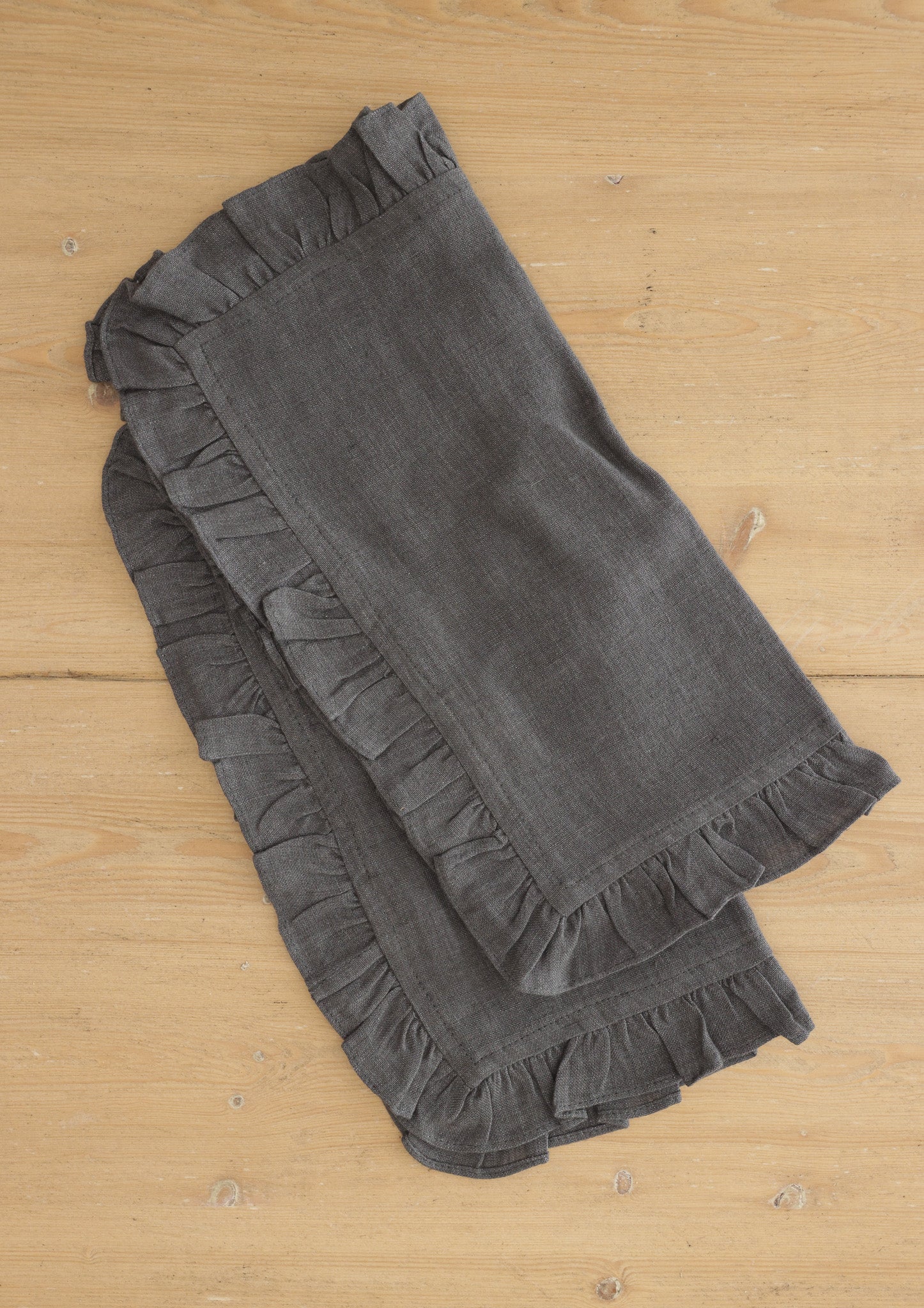 Linen Ruffle Napkin Set in Charcoal