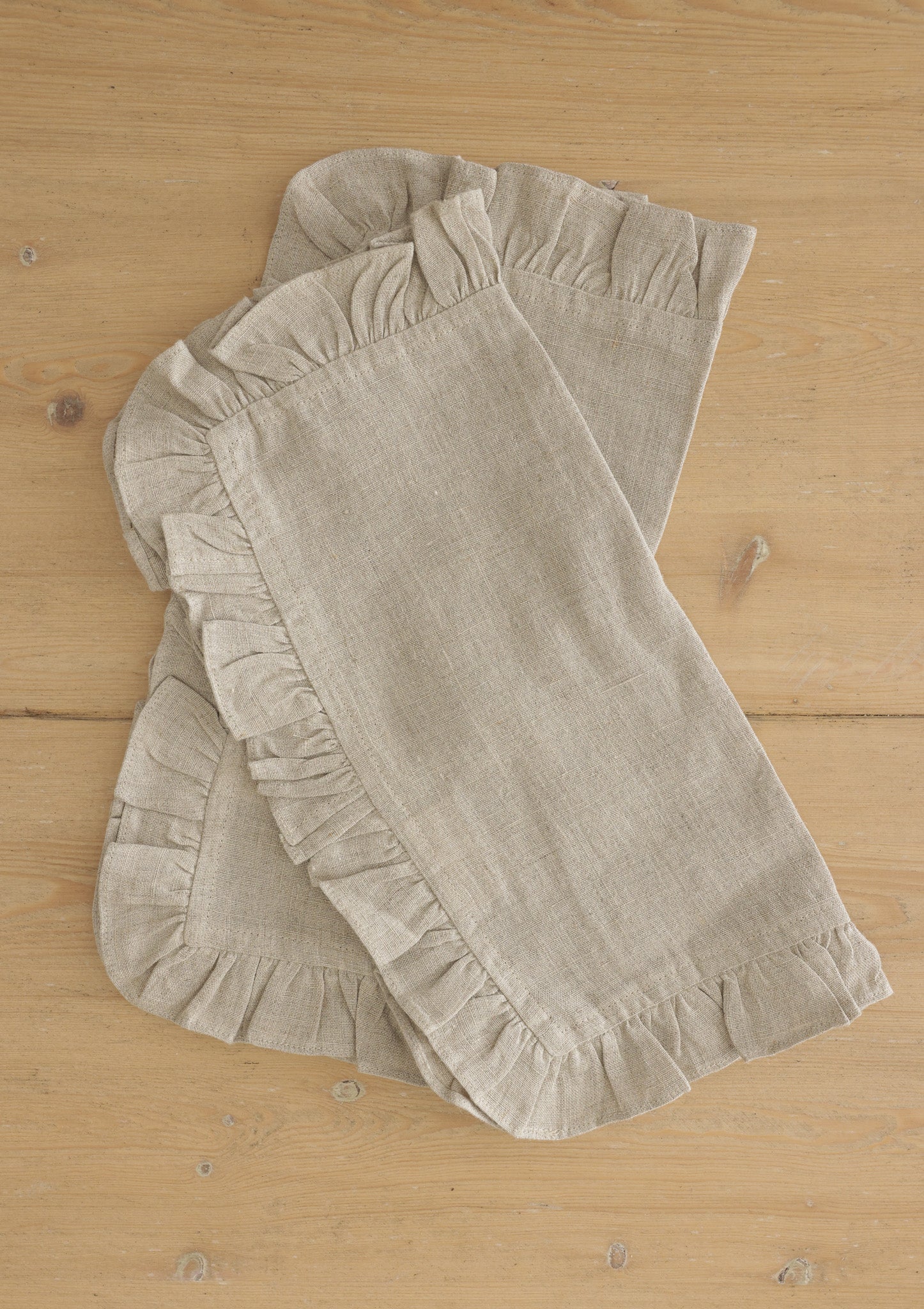 Linen Ruffle Napkin Set in Oatmeal